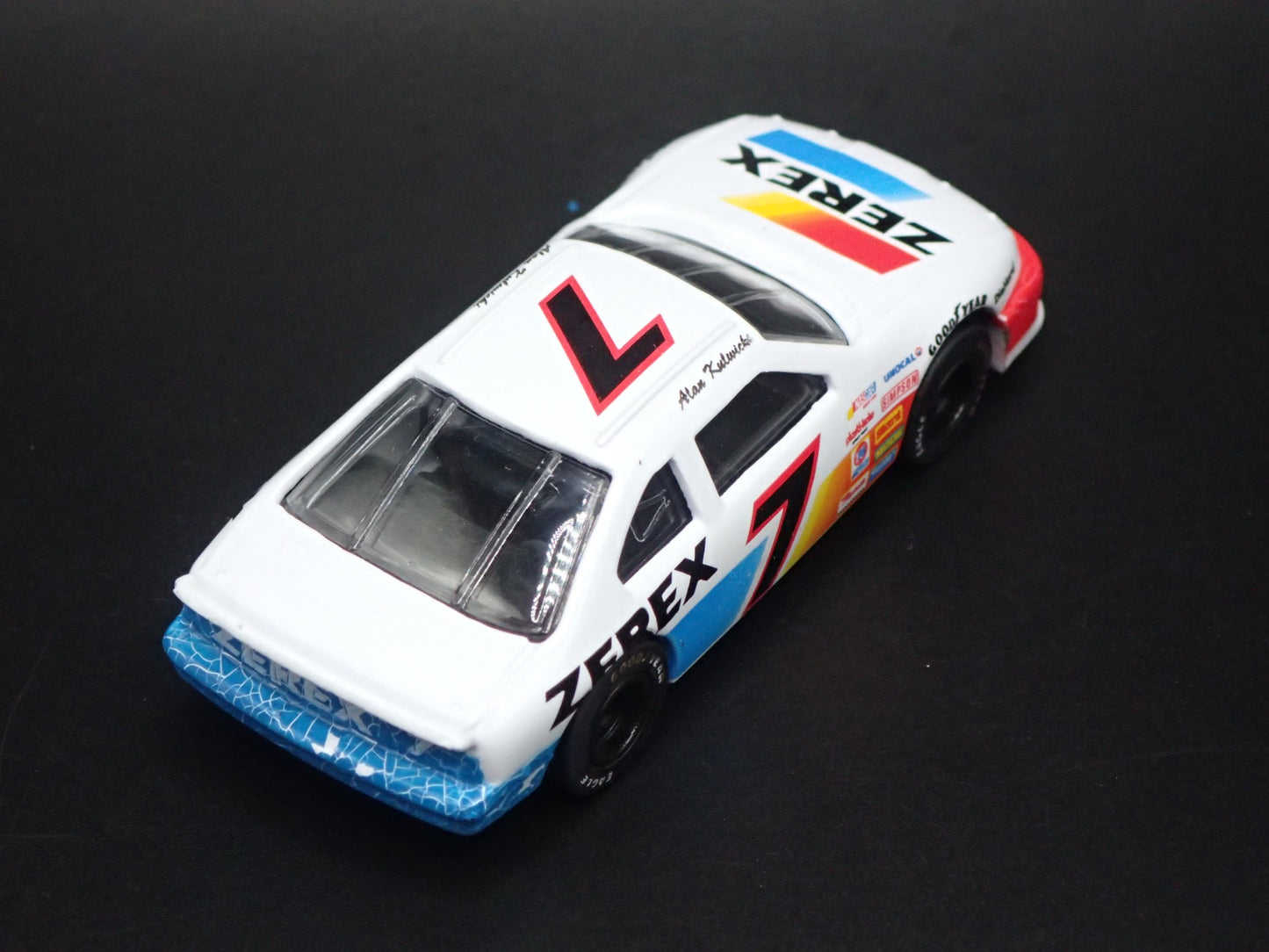 1993 93 FORD THUNDERBIRD 7 ALAN KULWICKI NASCAR 1/64 SCALE DIECAST MODEL CAR