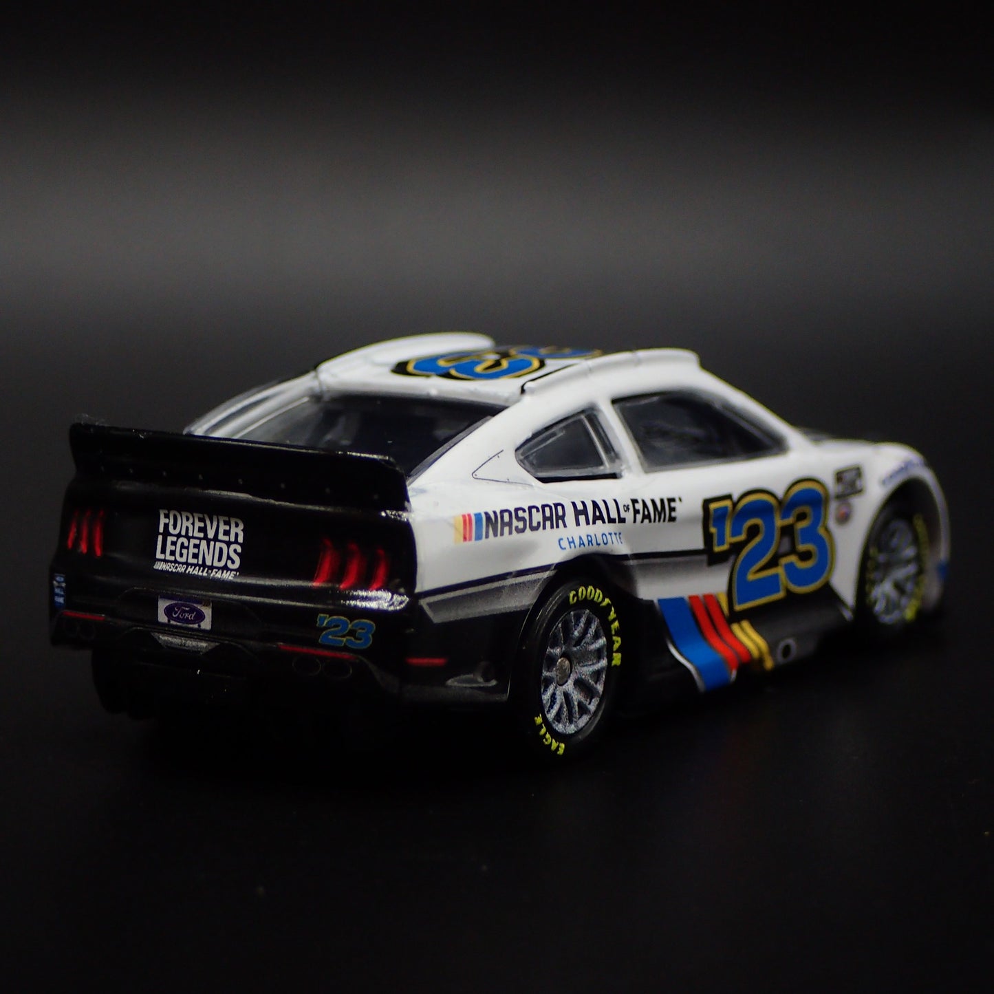 2022 FORD MUSTANG '23 2023 NASCAR HALL OF FAME NHOF 1:64 SCALE DIECAST MODEL CAR