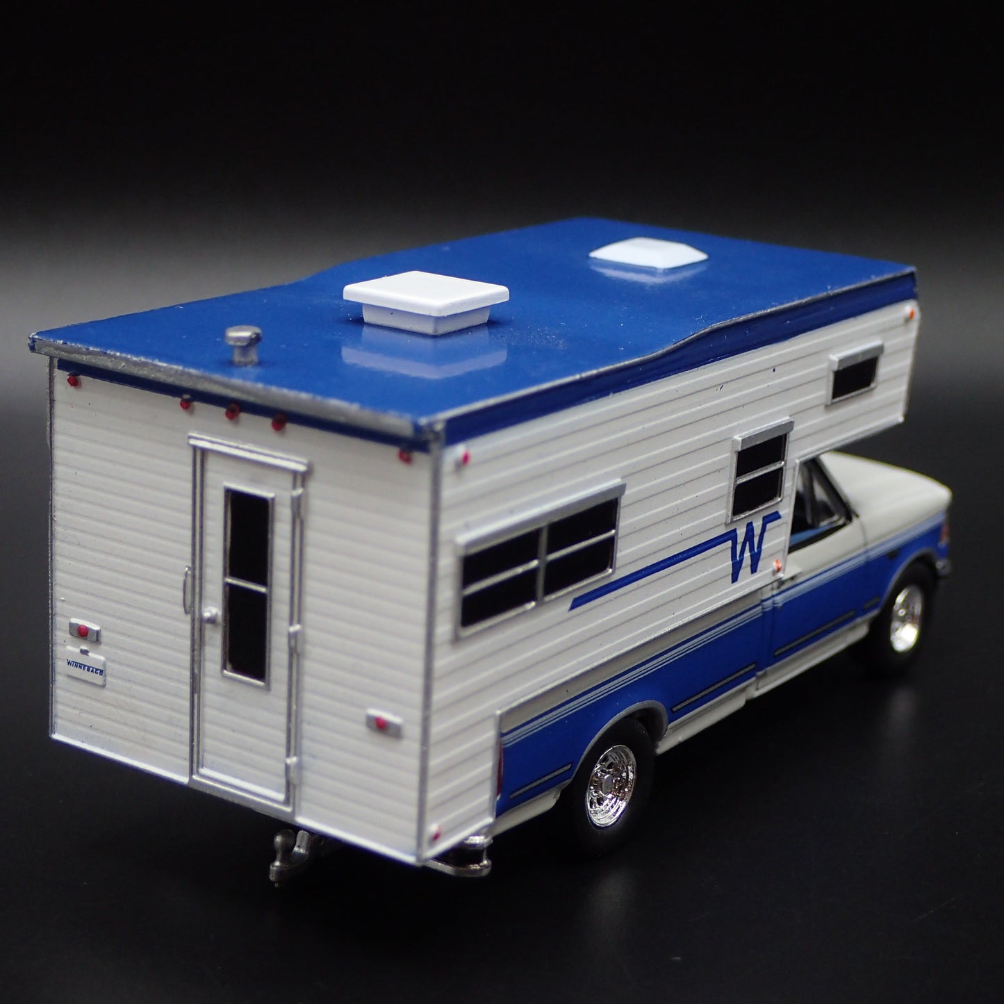 1992 92 FORD F250 PICKUP TRUCK W WINNEBAGO CAMPER 1/64 SCALE DIECAST MODEL CAR