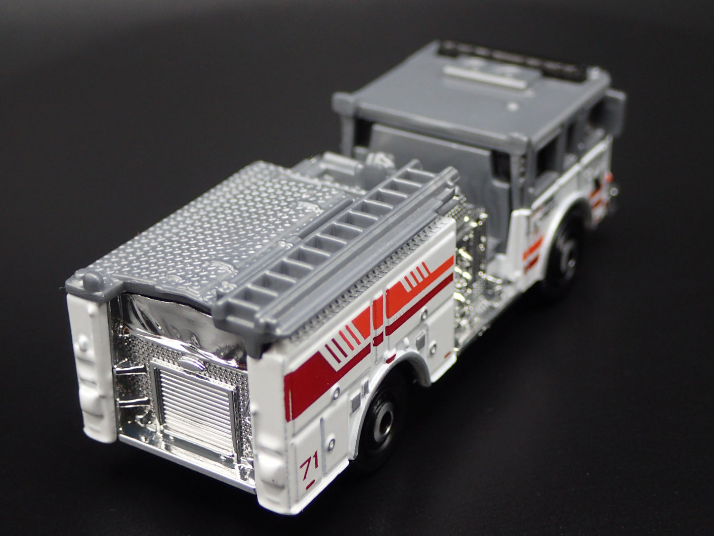 PIERCE ARROW XT FIRE ENGINE TRUCK 1:64 MB SCALE COLLECTIBLE DIECAST MODEL CAR