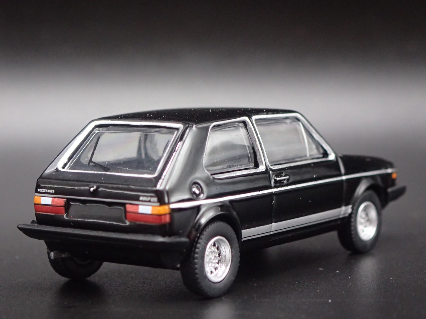 1983 83 VW VOLKSWAGEN GOLF GTI MK1 BLACK 1:64 SCALE DIORAMA DIECAST MODEL CAR