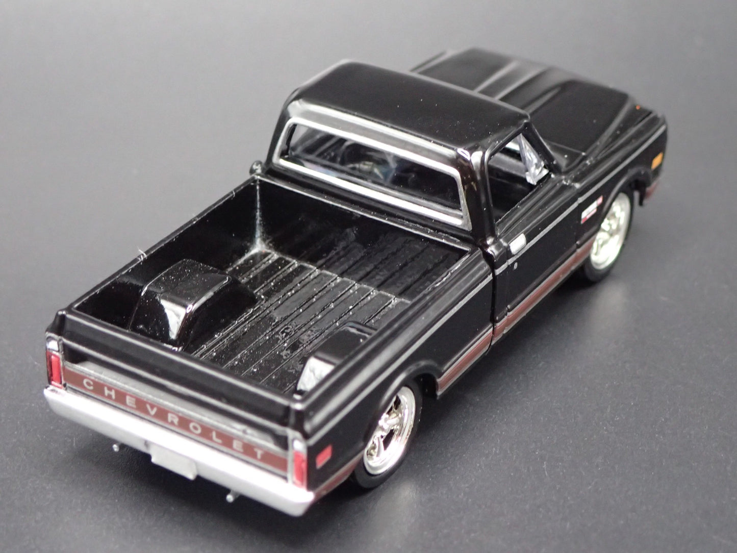 1972 72 CHEVY CHEVROLET C10 PICKUP TRUCK SHORT BED 1/64 SCALE DIECAST MODEL CAR