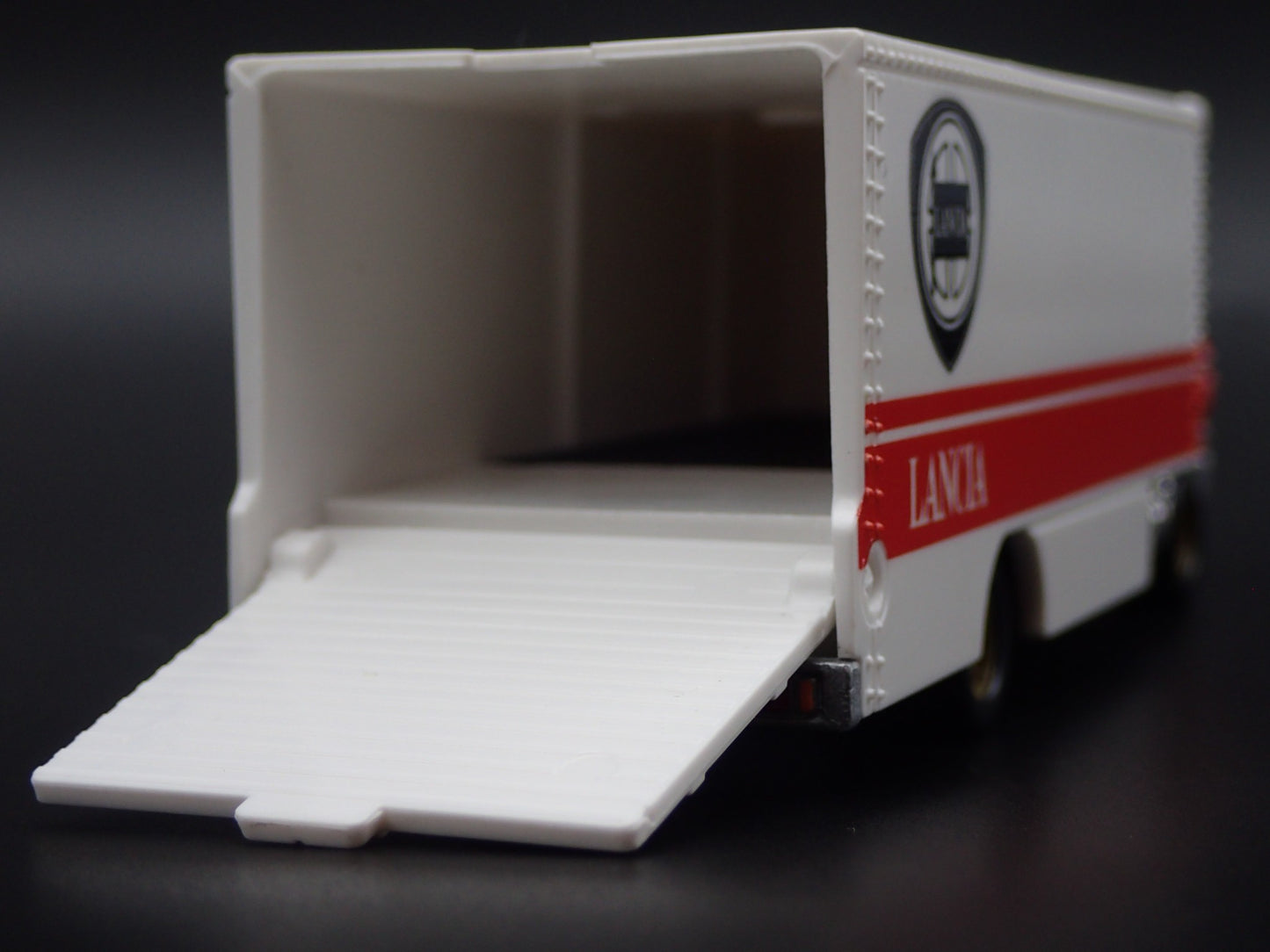 VINTAGE LANCIA CAR TRANSPORTER HAULER TRUCK 1:64 SCALE DIORAMA DIECAST MODEL