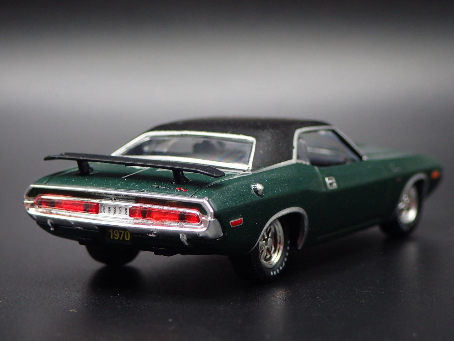 1970 70 DODGE CHALLENGER RT R/T HEMI 1:64 SCALE COLLECTIBLE DIECAST MODEL CAR