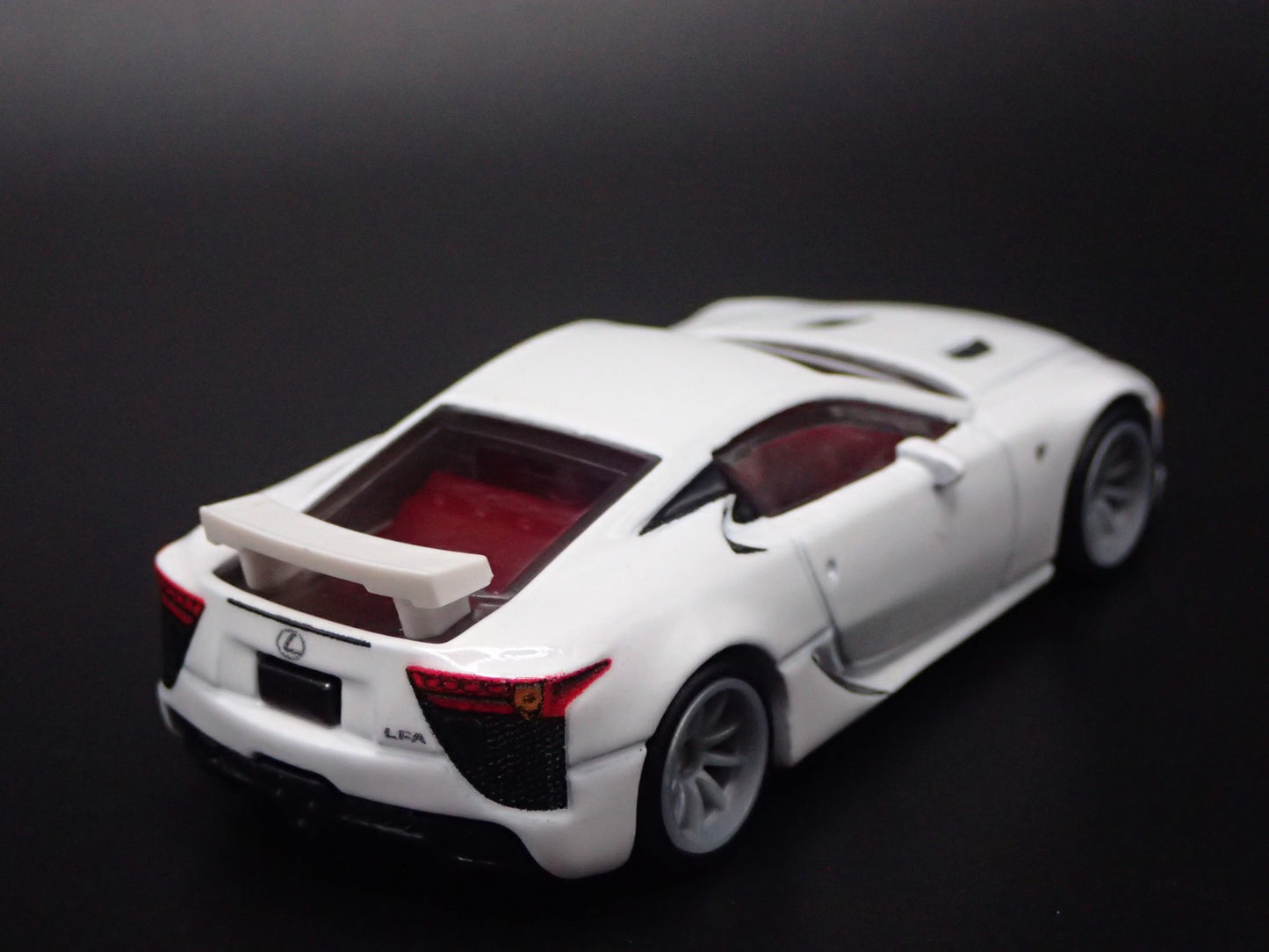 2010-2012 LEXUS LFA SUPER CAR 1/64 SCALE COLLECTIBLE DIORAMA DIECAST MODEL CAR