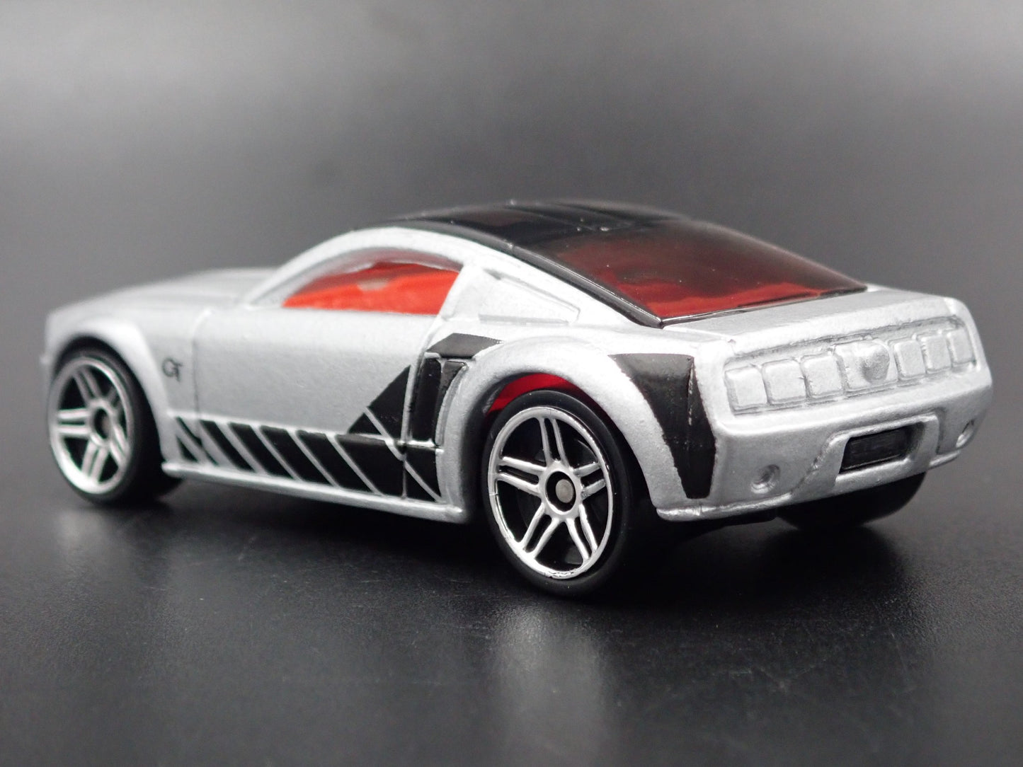 2004 04 FORD MUSTANG GT CONCEPT SILVER 1:64 SCALE COLLECTIBLE DIECAST MODEL CAR