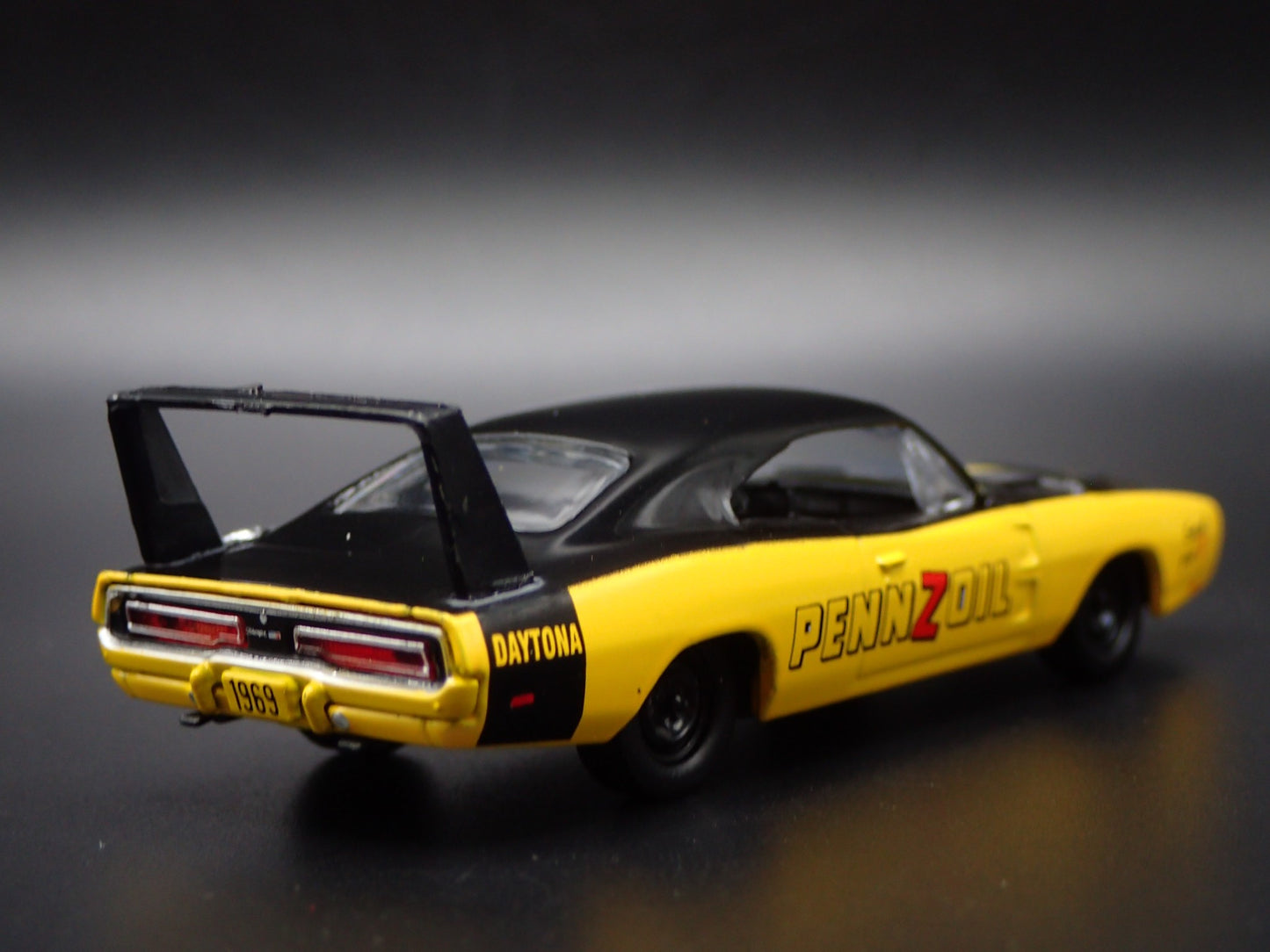 1969 69 DODGE CHARGER DAYTONA HEMI PENNZOIL YELLOW 1:64 SCALE DIECAST MODEL CAR