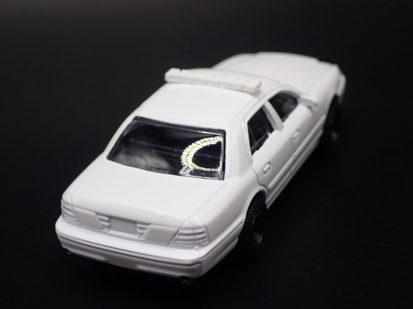 1998-2009 FORD CROWN VICTORIA POLICE INTERCEPTOR 1:64 SCALE DIECAST MODEL CAR