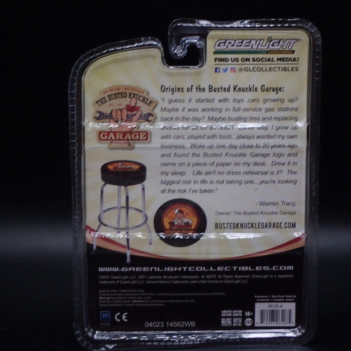 2023 GREENLIGHT GREEN MACHINE 1949 BUICK ROADMASTER CONV KNUCKLE GARAGE 2 CHASE