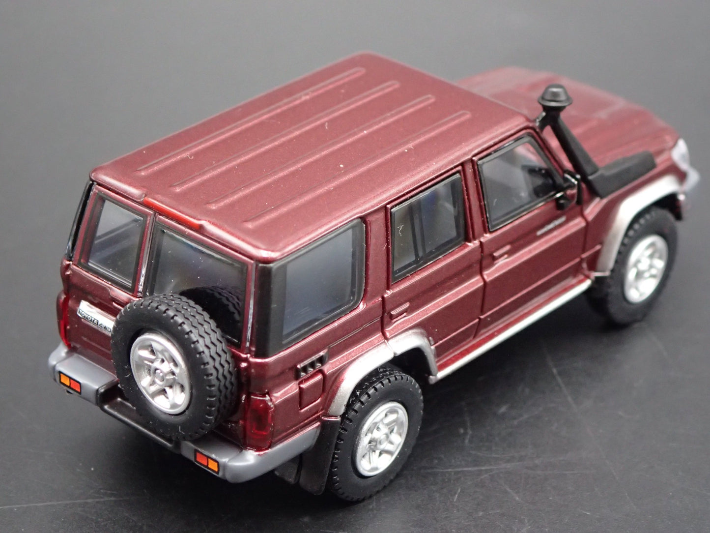 TOYOTA LAND CRUISER 70 SERIES 1/64 SCALE COLLECTIBLE DIORAMA DIECAST MODEL CAR