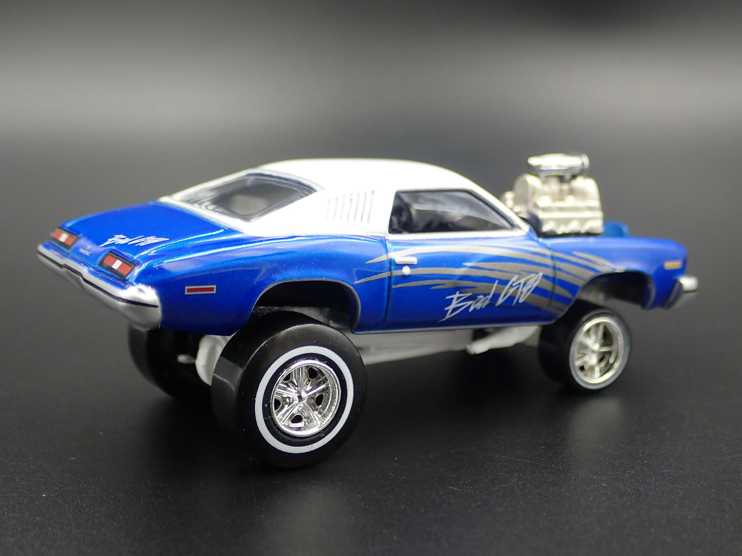 1973 73 PONTIAC GTO ZINGER BLUE 1:64 SCALE COLLECTIBLE DIORAMA DIECAST MODEL CAR