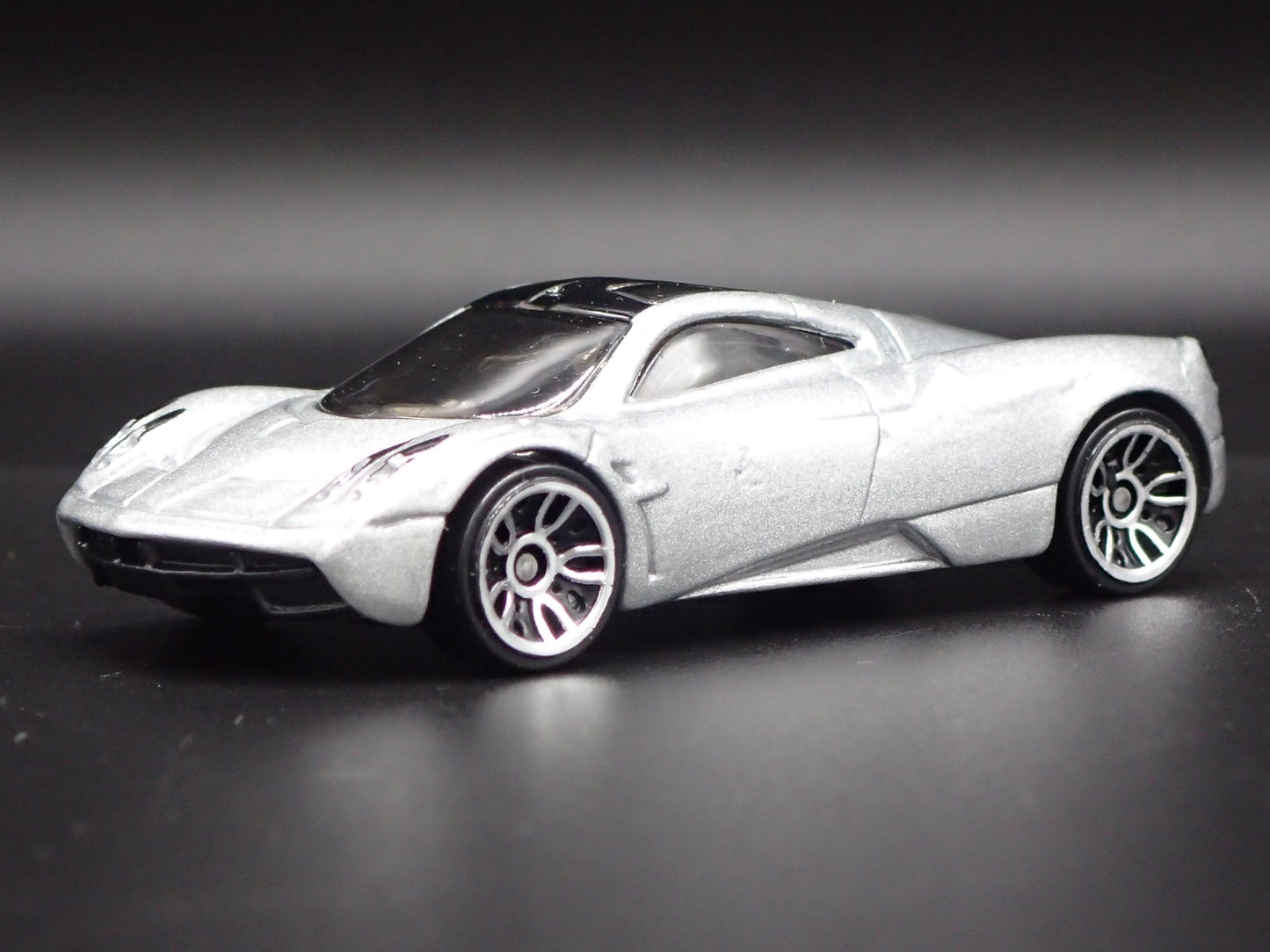 2011-2018 PAGANI HUAYRA SUPER CAR SILVER 1/64 SCALE DIORAMA DIECAST MODEL CAR
