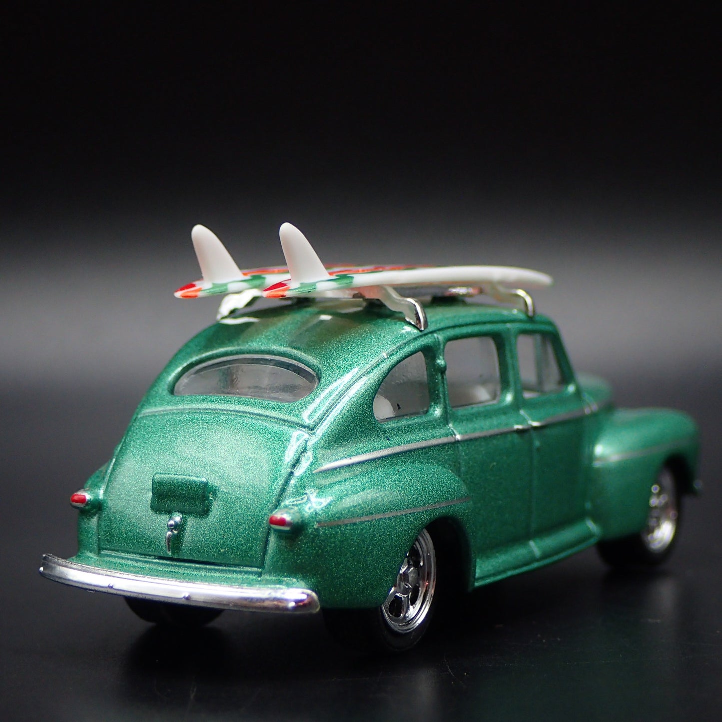 1946 46 FORD FORDOR SUPER DELUXE 1:64 SCALE COLLECTIBLE DIECAST MODEL CAR