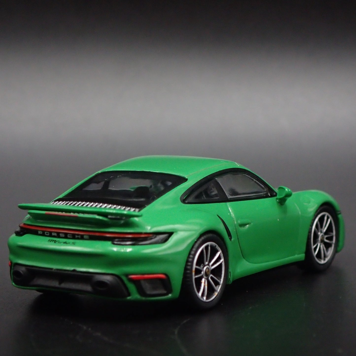 2018-2025 PORSCHE 911 TURBO S 992 GREEN 1:64 SCALE COLLECTIBLE DIECAST MODEL CAR