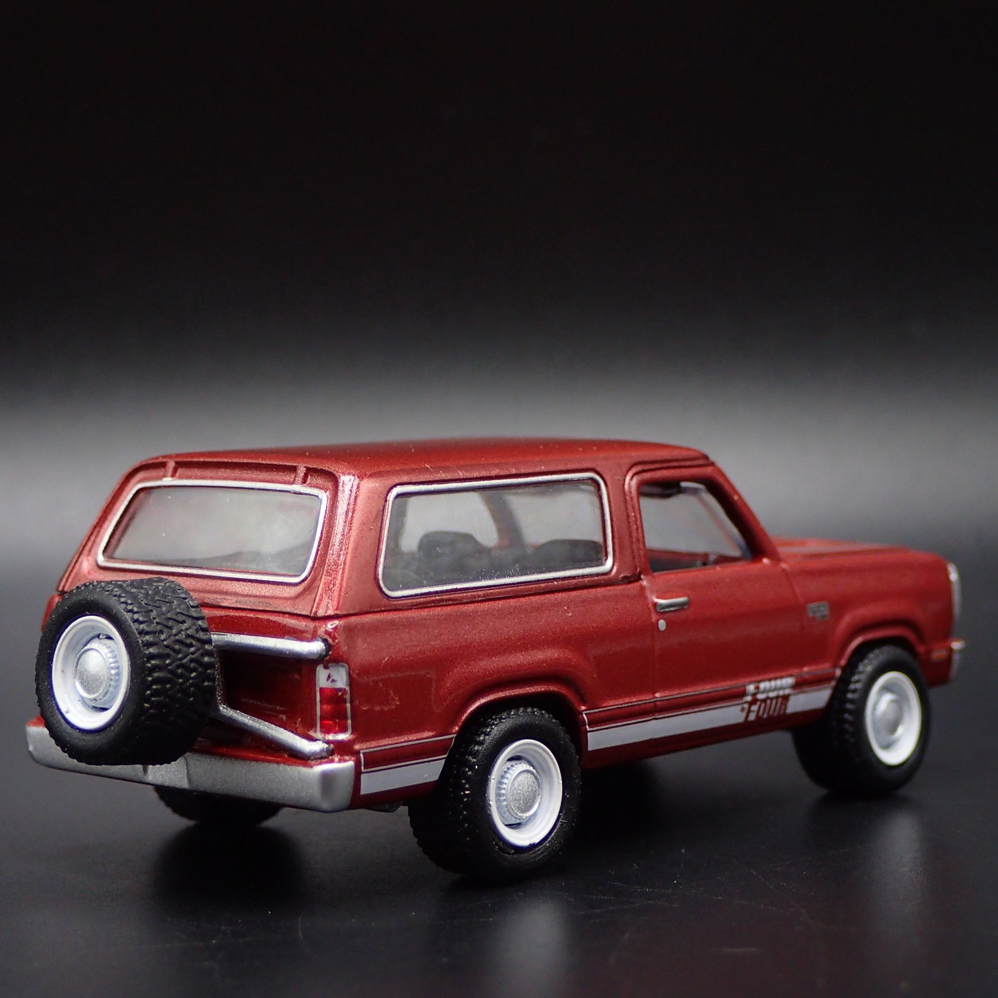 1978 78 PLYMOUTH TRAIL DUSTER SUV 4X4 1/64 SCALE COLLECTIBLE DIECAST MODEL CAR