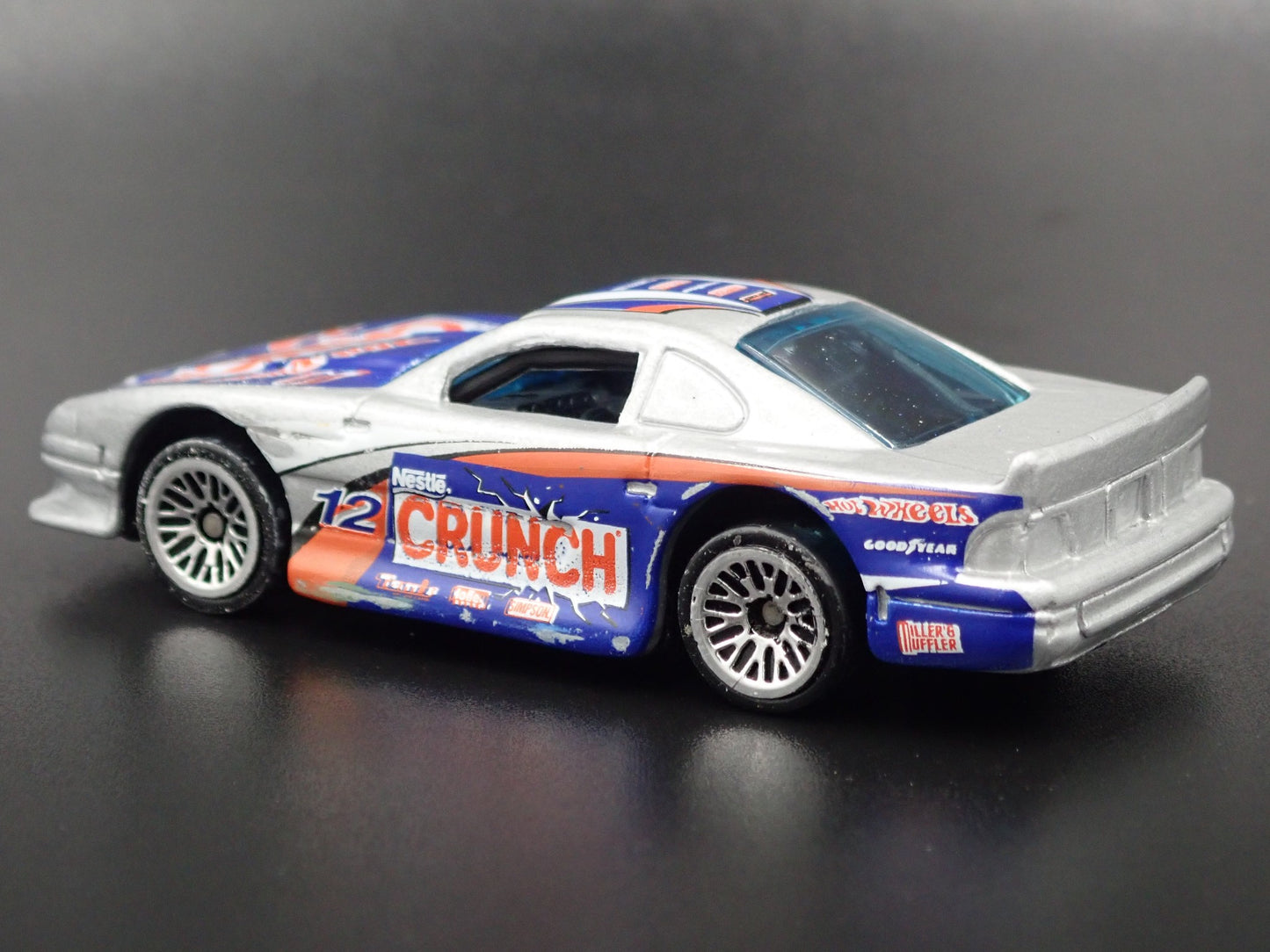 1996 96 FORD MUSTANG COBRA RACE CAR NESTLE CRUNCH 1:64 SCALE DIECAST MODEL CAR