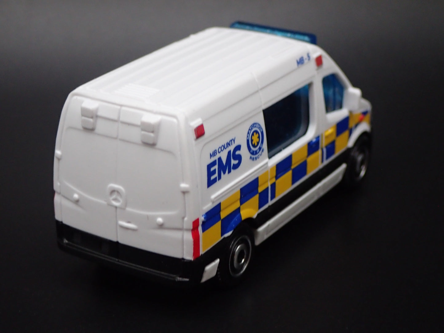MERCEDES BENZ SPRINTER VAN EMS AMBULANCE 1/64 MB SCALE DIORAMA DIECAST MODEL CAR