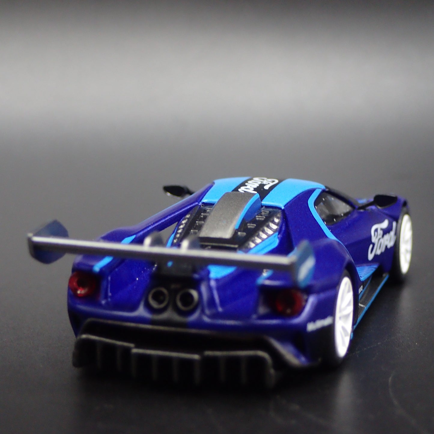 2017-2022 FORD GT MK II RACING SUPERCAR 1:64 SCALE DIORAMA DIECAST MODEL CAR