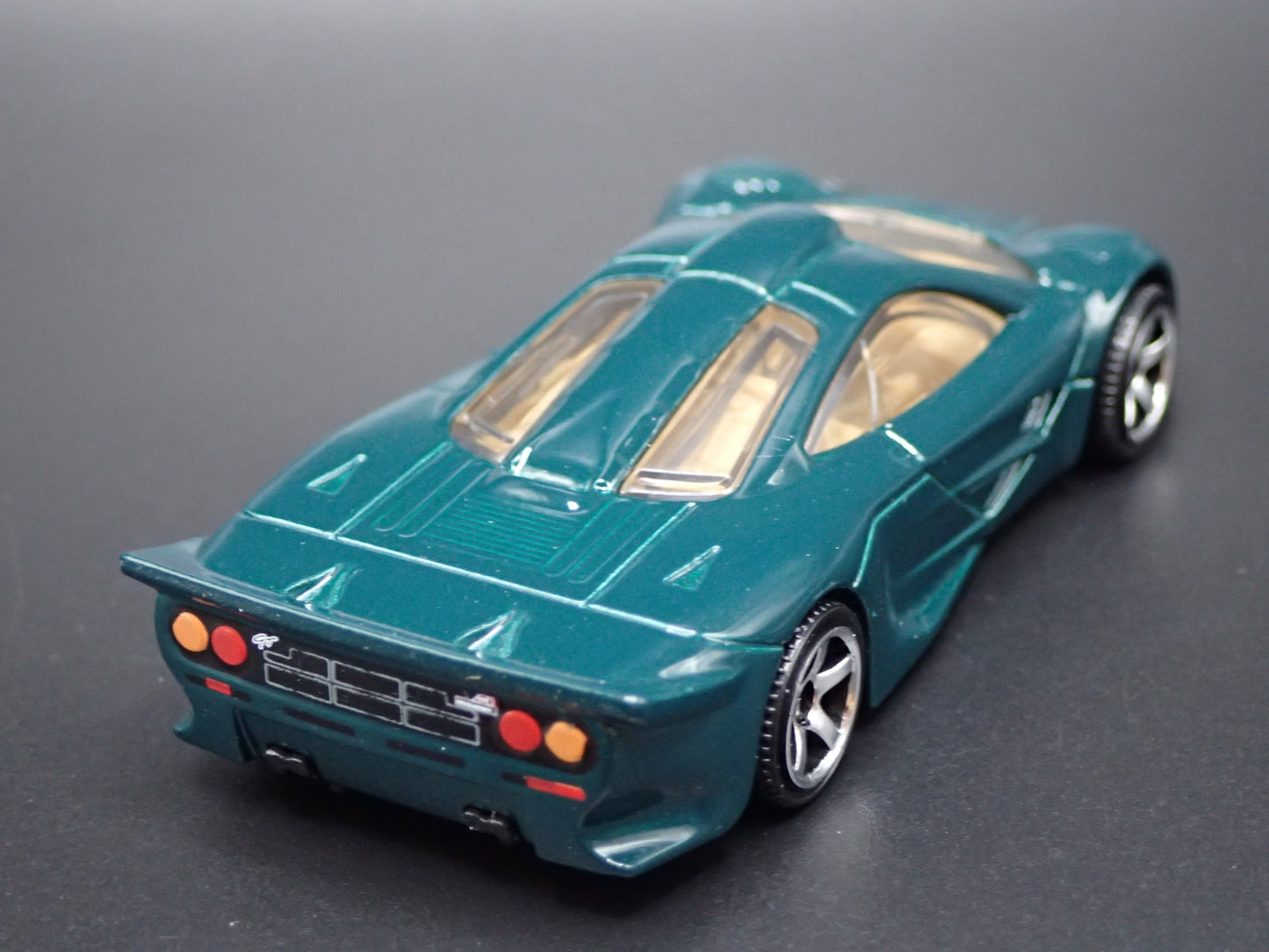 1997 97 MCLAREN F1 SUPER CAR GREEN 1:64 SCALE COLLECTIBLE DIECAST MODEL CAR