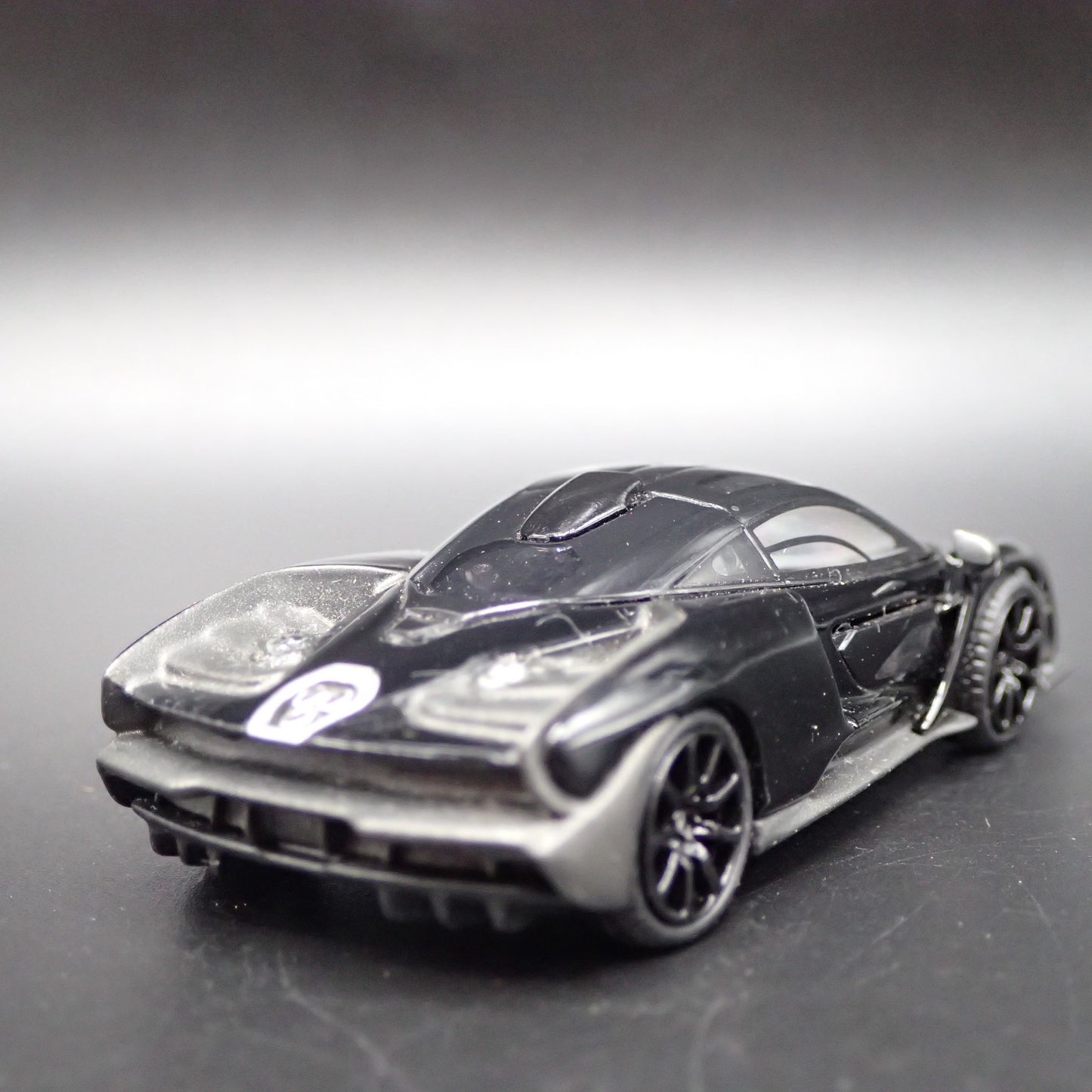 2018-2025 MCLAREN SENNA WINGLESS SUPERCAR 1:64 SCALE DIORAMA DIECAST MODEL CAR