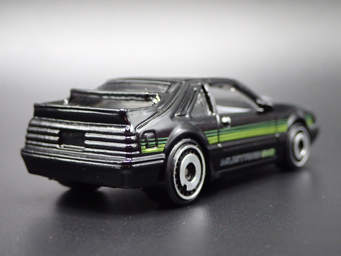 1984 84 FORD MUSTANG SVO FOX BODY BLACK 1:64 SCALE DIORAMA DIECAST MODEL CAR