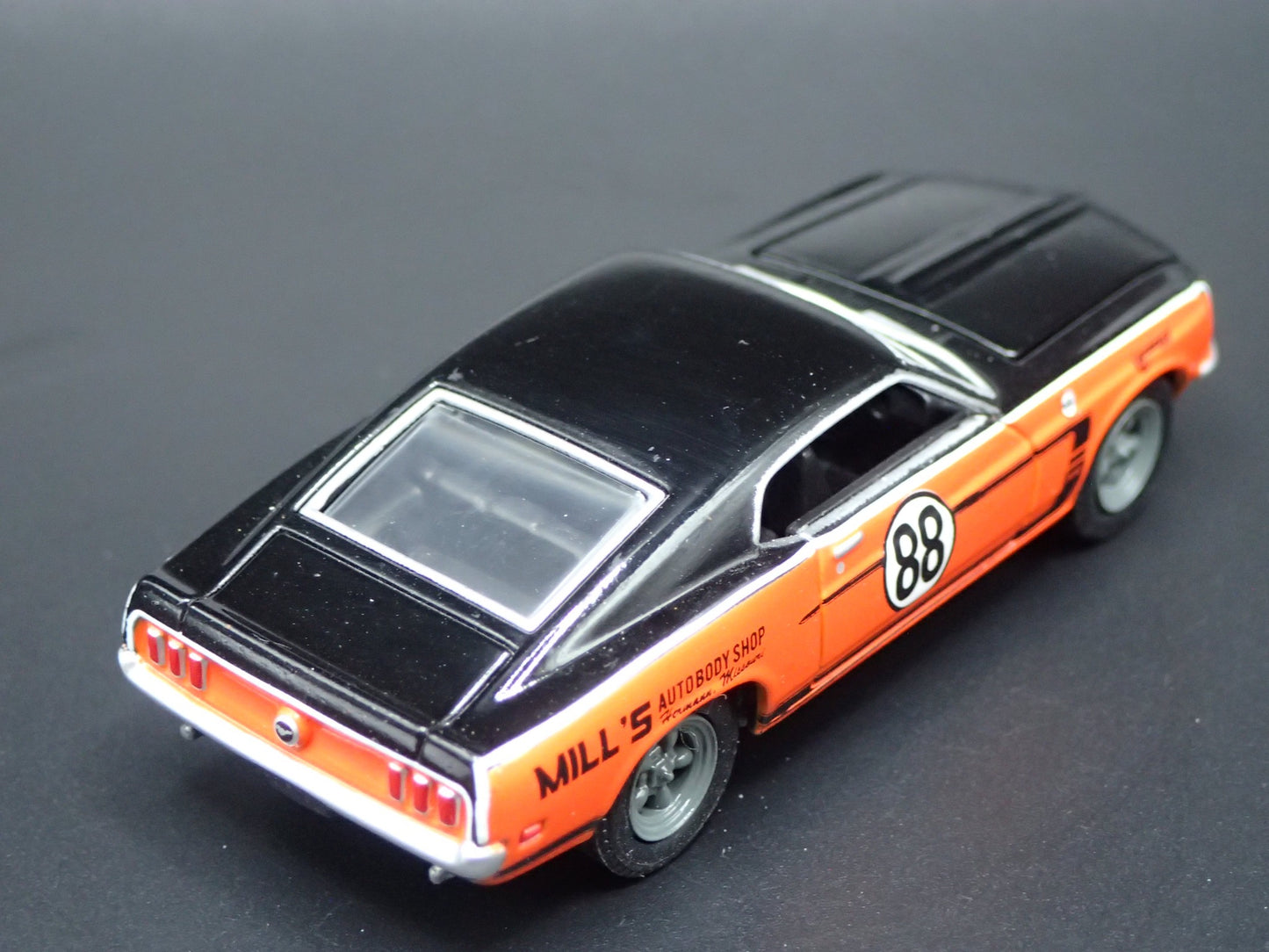 1969 69 FORD MUSTANG BOSS 302 FASTBACK 1/64 SCALE COLLECTIBLE DIECAST MODEL CAR