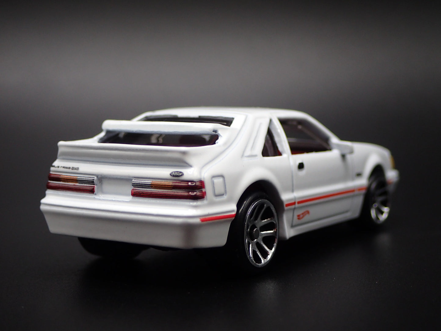 1984 84 FORD MUSTANG SVO FOX BODY WHITE 1:64 SCALE DIORAMA DIECAST MODEL CAR