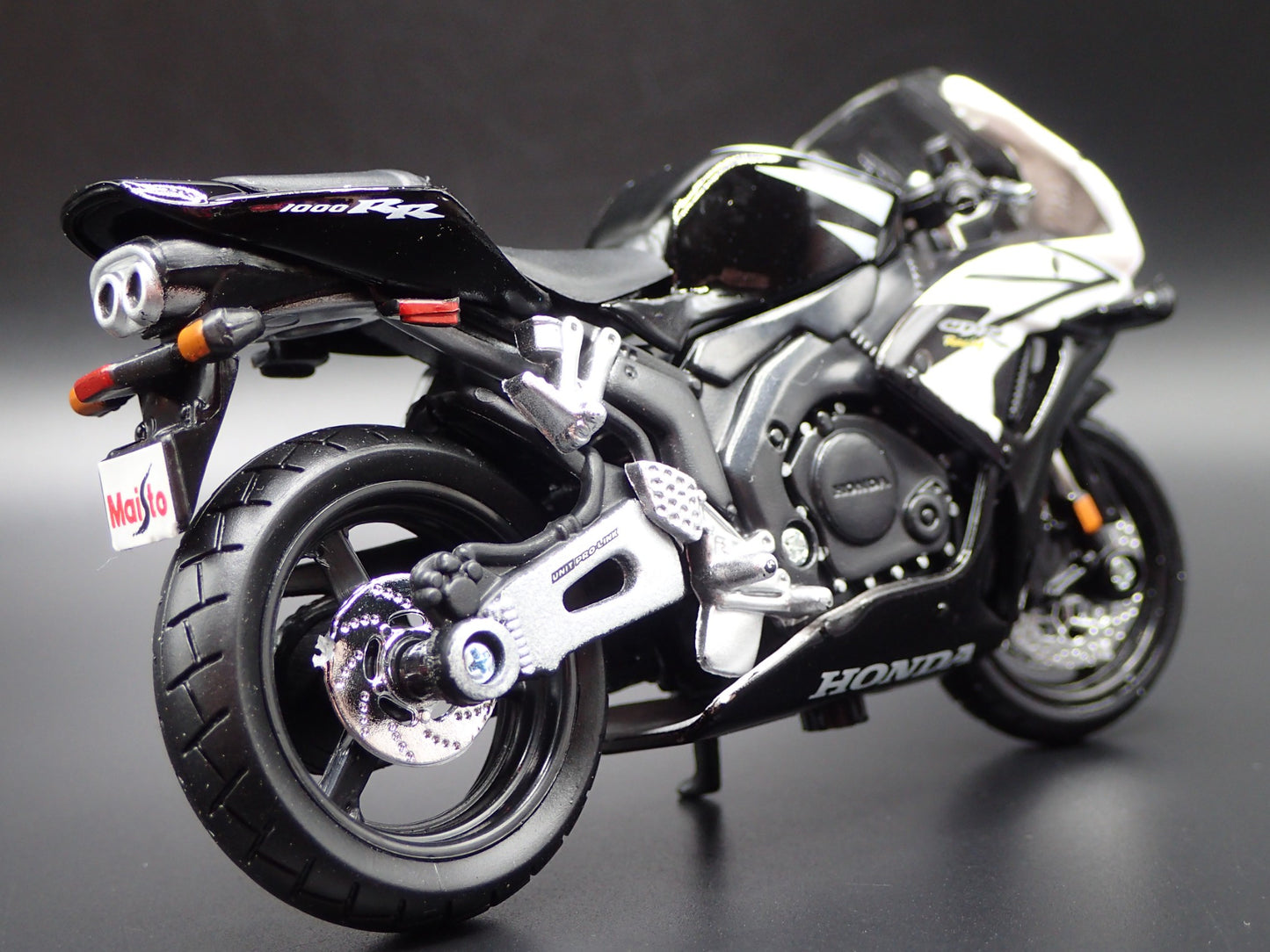 HONDA CBR1000RR SPORT BIKE MOTORCYCLE 1/18 SCALE DIORAMA DIECAST MODEL BIKE
