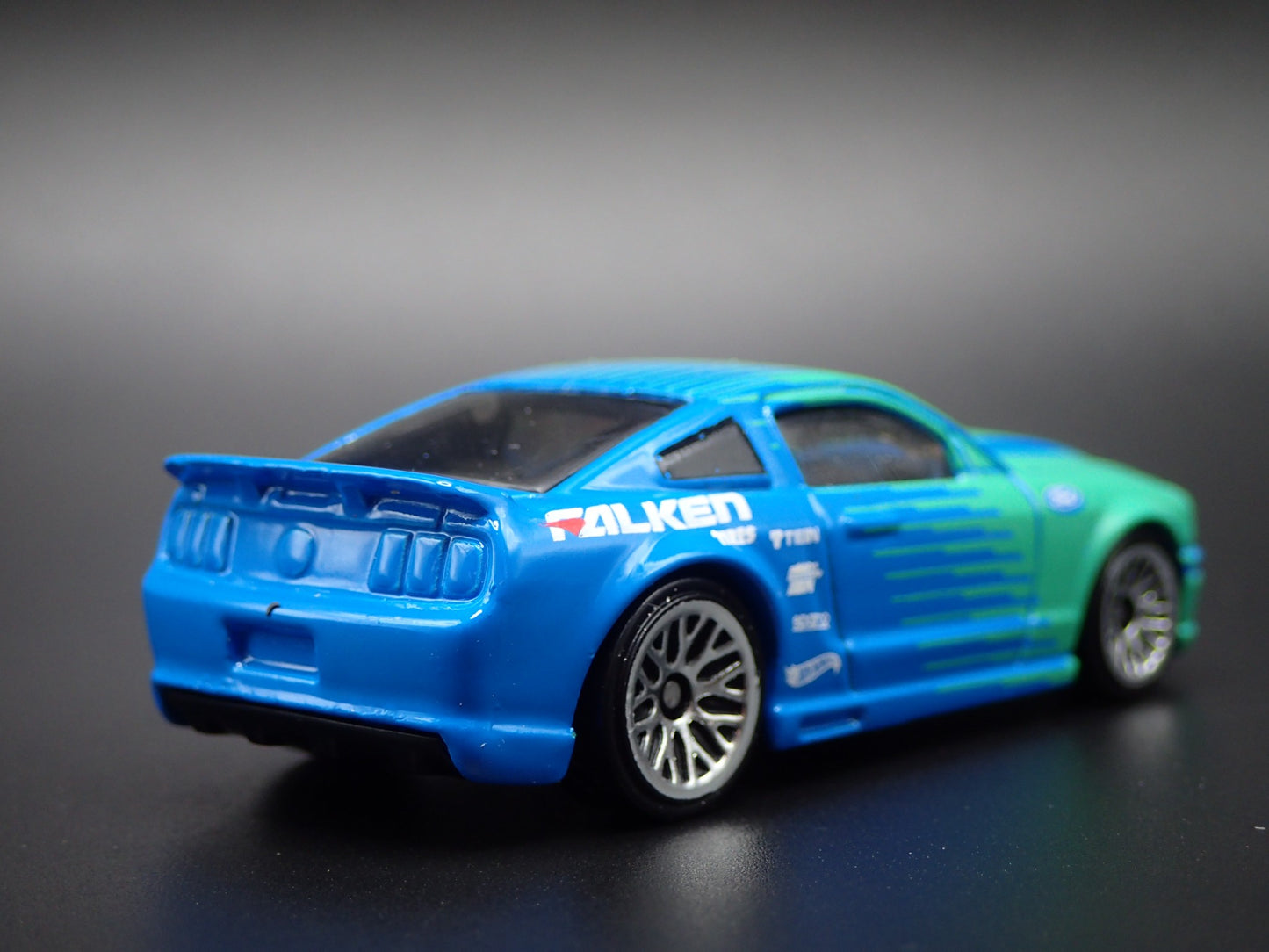 2007 07 FORD MUSTANG FALKEN RACE CAR BLUE 1:64 SCALE DIORAMA DIECAST MODEL CAR