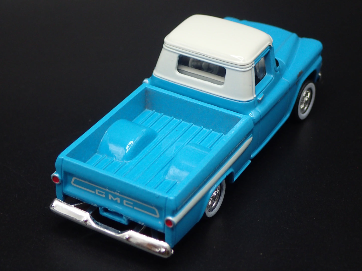 1959 59 GMC FLEETSIDE PICKUP TRUCK BLUE 1:64 SCALE DIORAMA DIECAST MODEL CAR