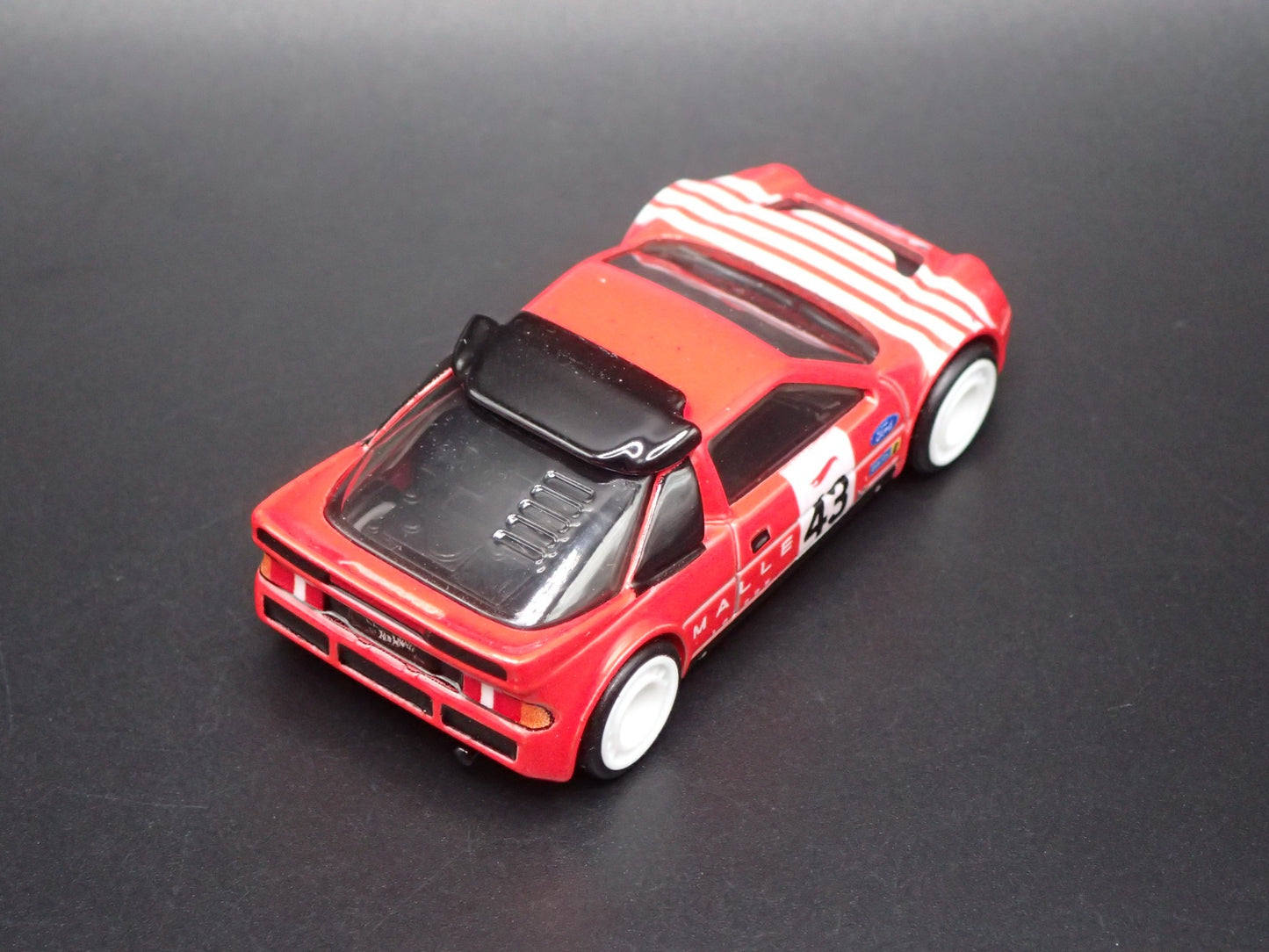 1984-1986 FORD RS200 RACE CAR RED 1:64 SCALE DIORAMA DIECAST MODEL CAR