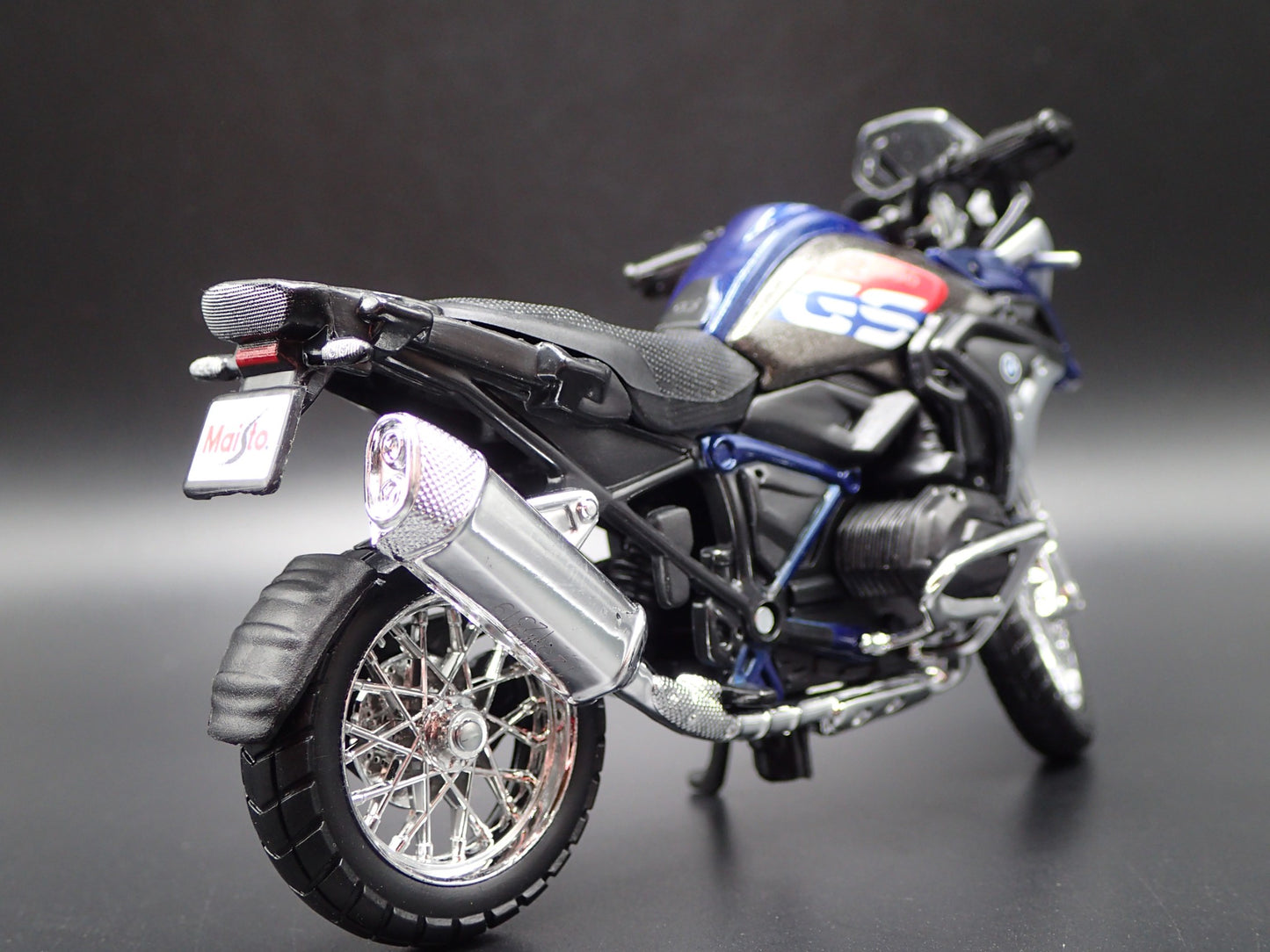 BMW R 1200 GS 2017 SPORTS BIKE MOTORCYCLE 1/18 SCALE DIORAMA DIECAST MODEL BIKE