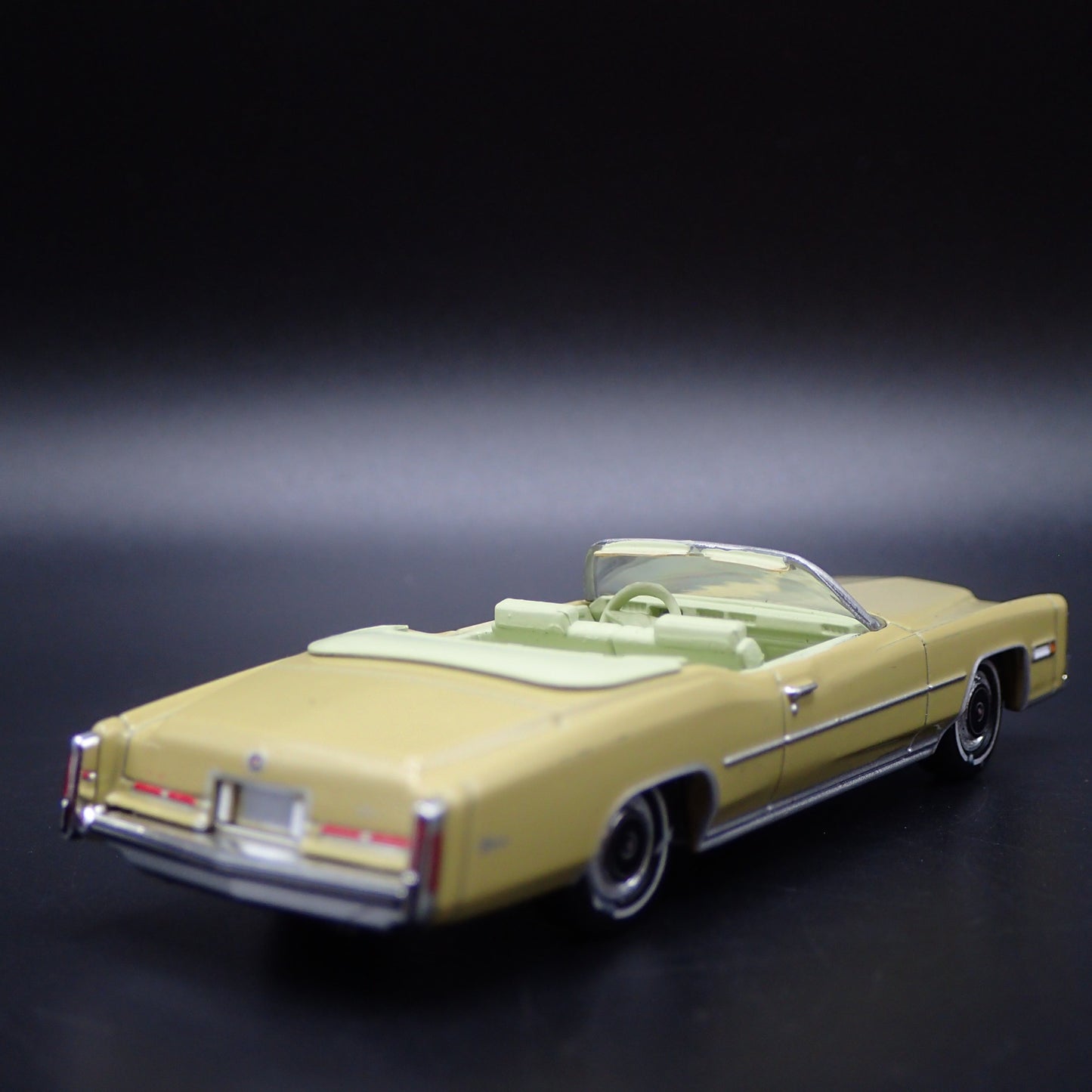 1975 75 CADDY CADILLAC ELDORADO CONVERTIBLE 1:64 SCALE DIORAMA DIECAST MODEL CAR