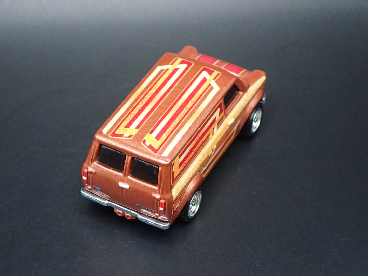 1965-1977 FORD TRANSIT SUPERVAN BROWN 1:64 SCALE DIORAMA DIECAST MODEL CAR