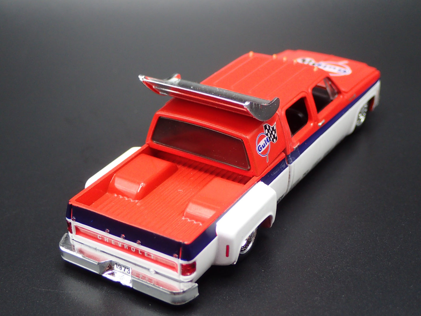 1973 73 CHEVY CHEYENNE SUPER 30 DUALLY SQUARE BODY TRUCK 1/64 DIECAST MODEL CAR