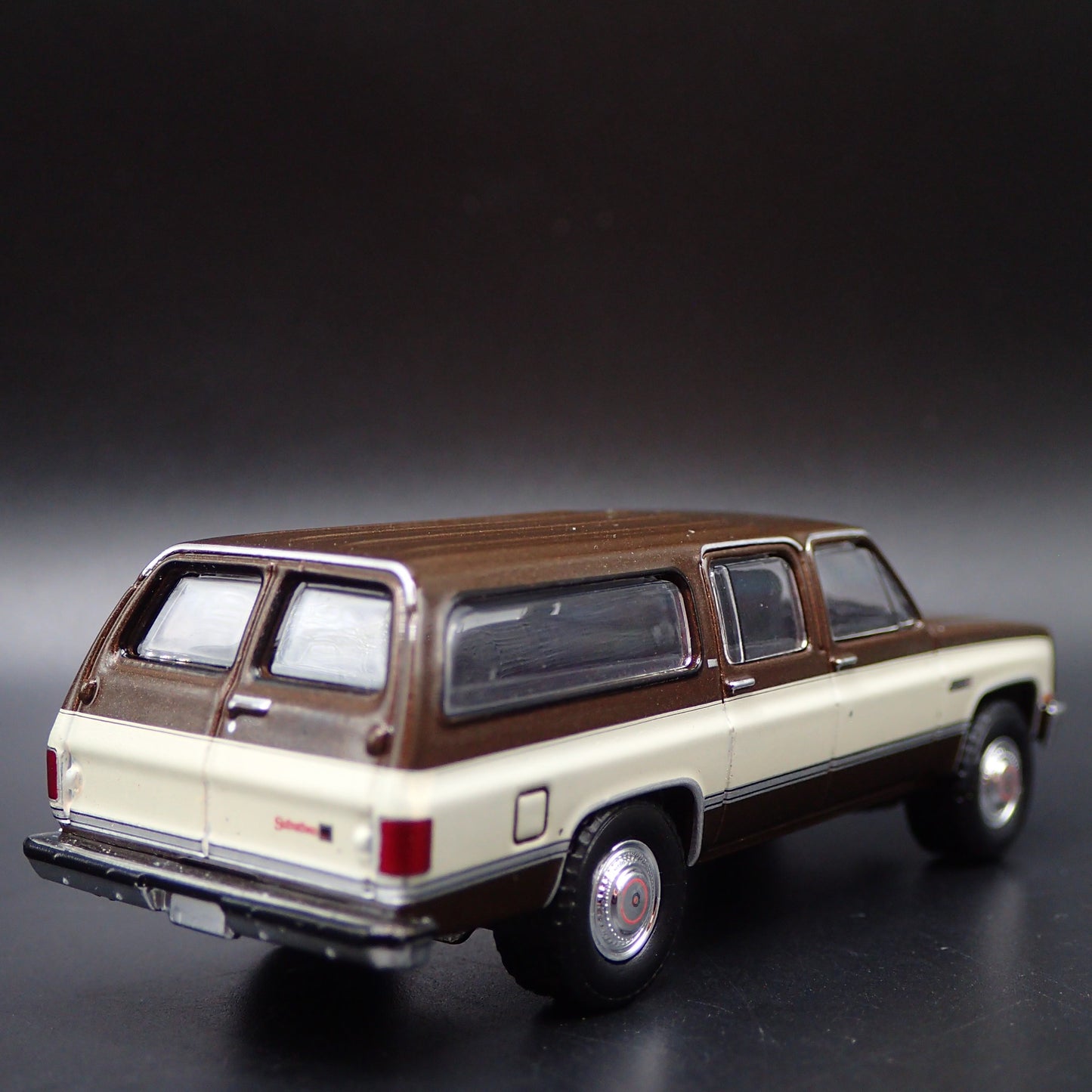 1973-1991 GMC SUBURBAN SQUAREBODY BROWN 1/64 SCALE COLLECTIBLE DIECAST MODEL CAR