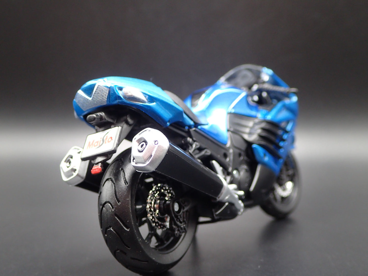 KAWASAKI ZX 14R BIKE MOTORCYCLE BLUE 1/18 SCALE DIORAMA DIECAST MODEL BIKE