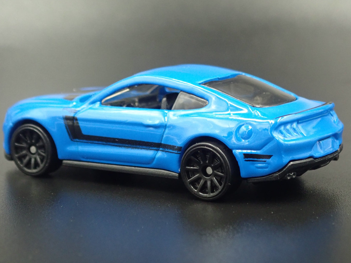 2015-2023 FORD MUSTANG GT BLUE 1:64 SCALE DIORAMA COLLECTIBLE DIECAST MODEL CAR