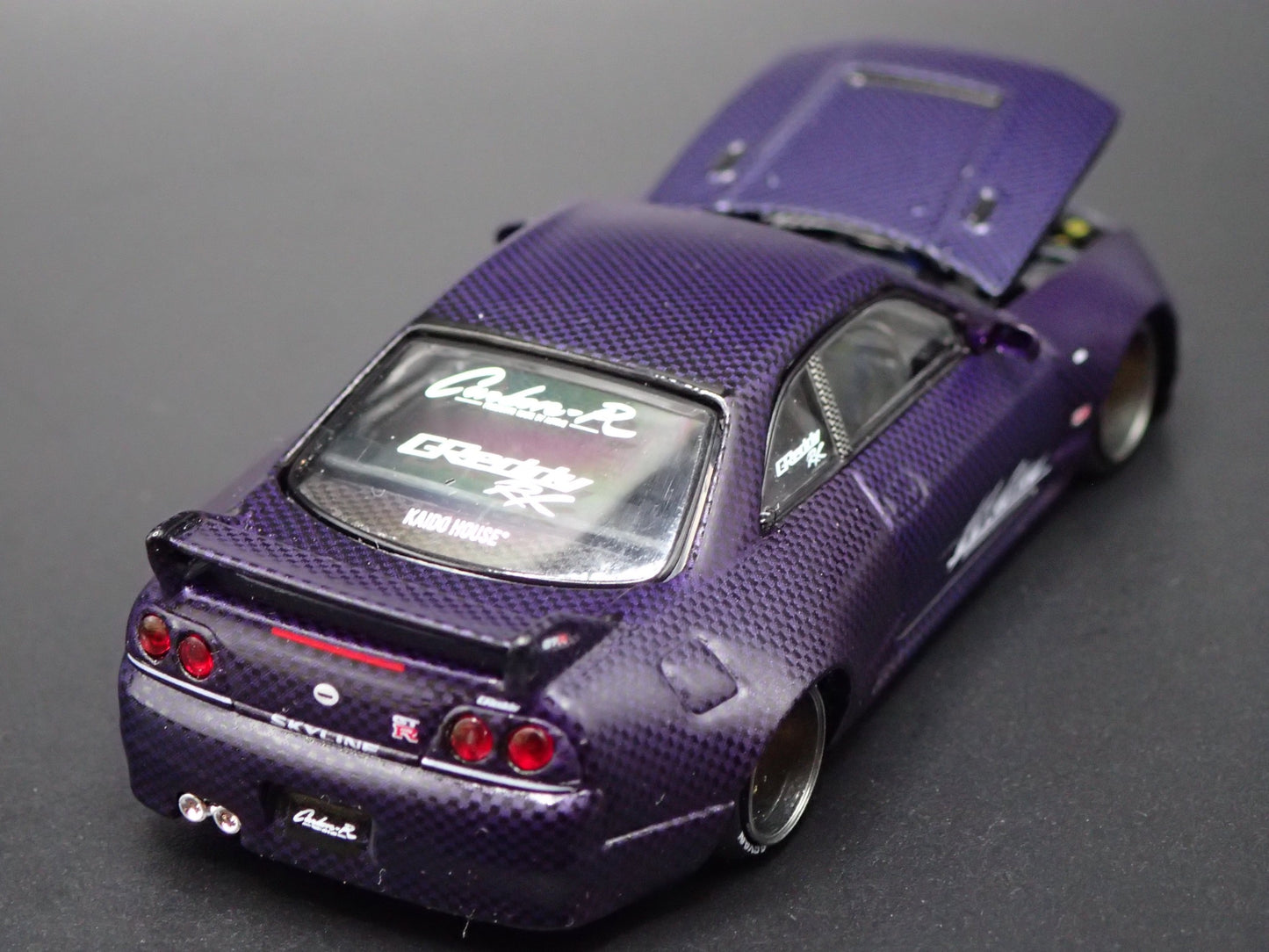 1993-1998 NISSAN SKYLINE GTR R33 CARBON KAIDO HOUSE 1:64 SCALE DIECAST MODEL CAR