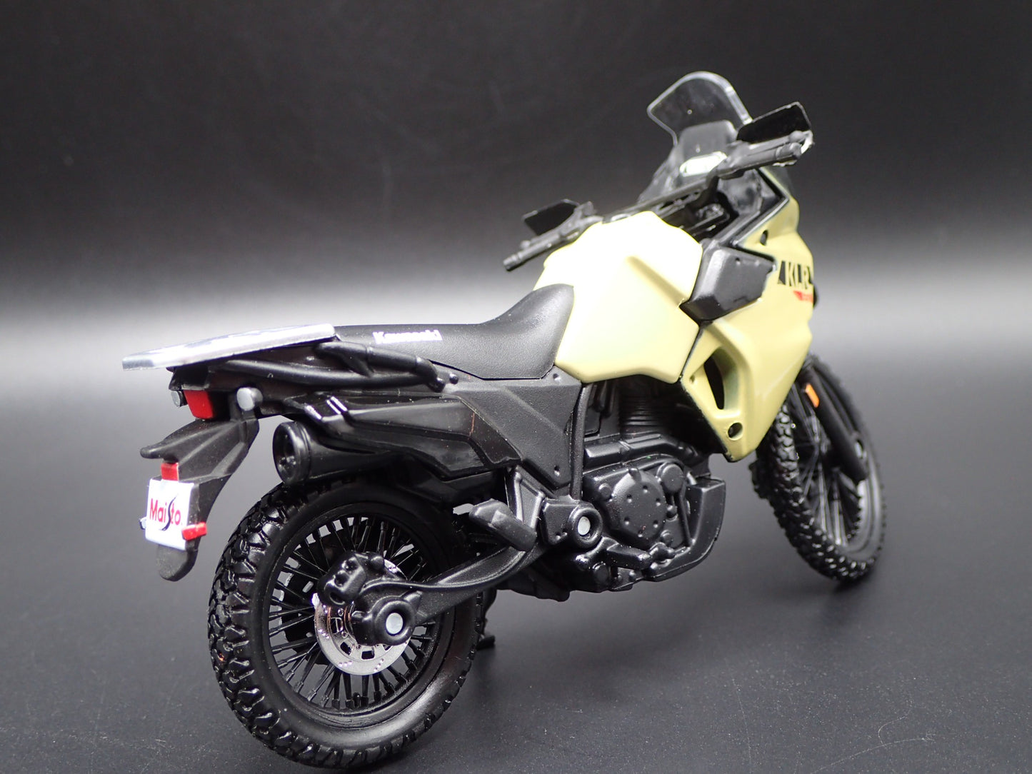 KAWASAKI KLR 650 BIKE MOTORCYCLE GREEN 1/18 SCALE DIORAMA DIECAST MODEL BIKE