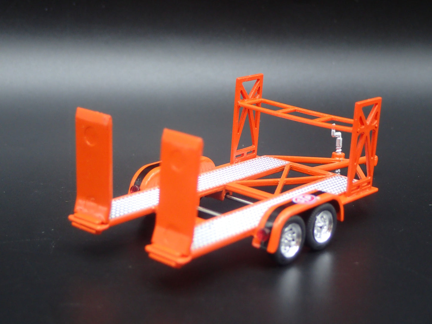 STP TANDEM FLATBED CAR TRAILER w/ LOADING RAMPS 1:64 SCALE DIORAMA DIECAST MODEL