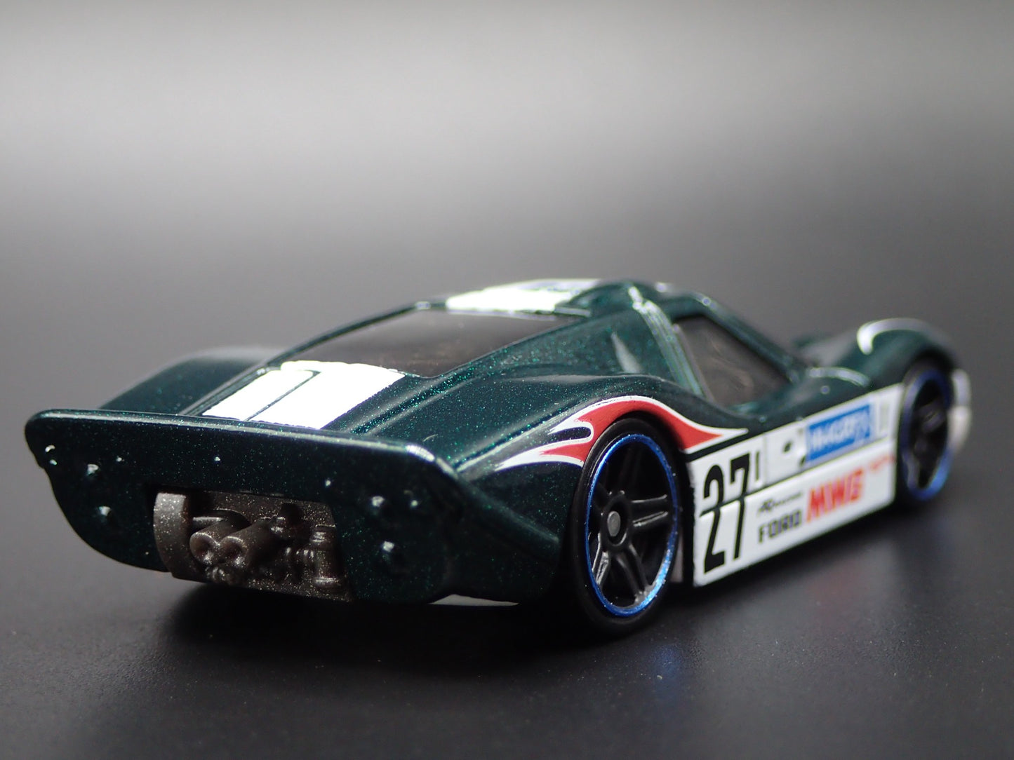 1967 67 FORD GT40 MK.IV GREEN 1:64 SCALE COLLECTIBLE DIORAMA DIECAST MODEL CAR