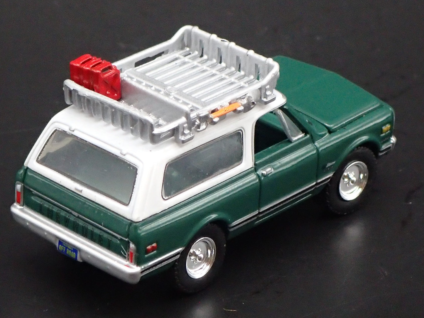 1969 69 CHEVY CHEVROLET BLAZER K10 GREEN 1:64 SCALE DIORAMA DIECAST MODEL CAR