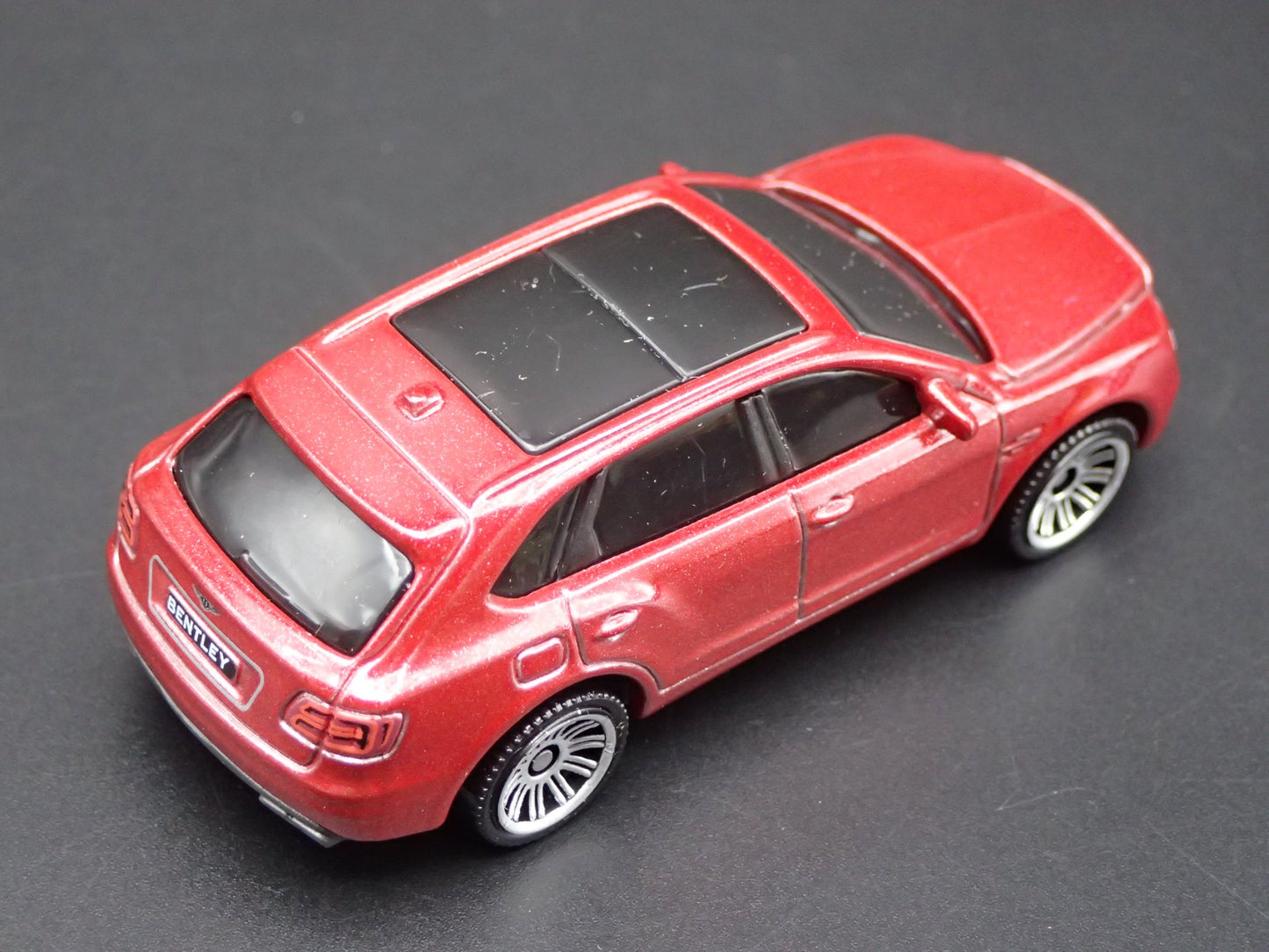 2015-2020 BENTLEY BENTAYGA ROSE 1:64 SCALE COLLECTIBLE DIORAMA DIECAST MODEL CAR
