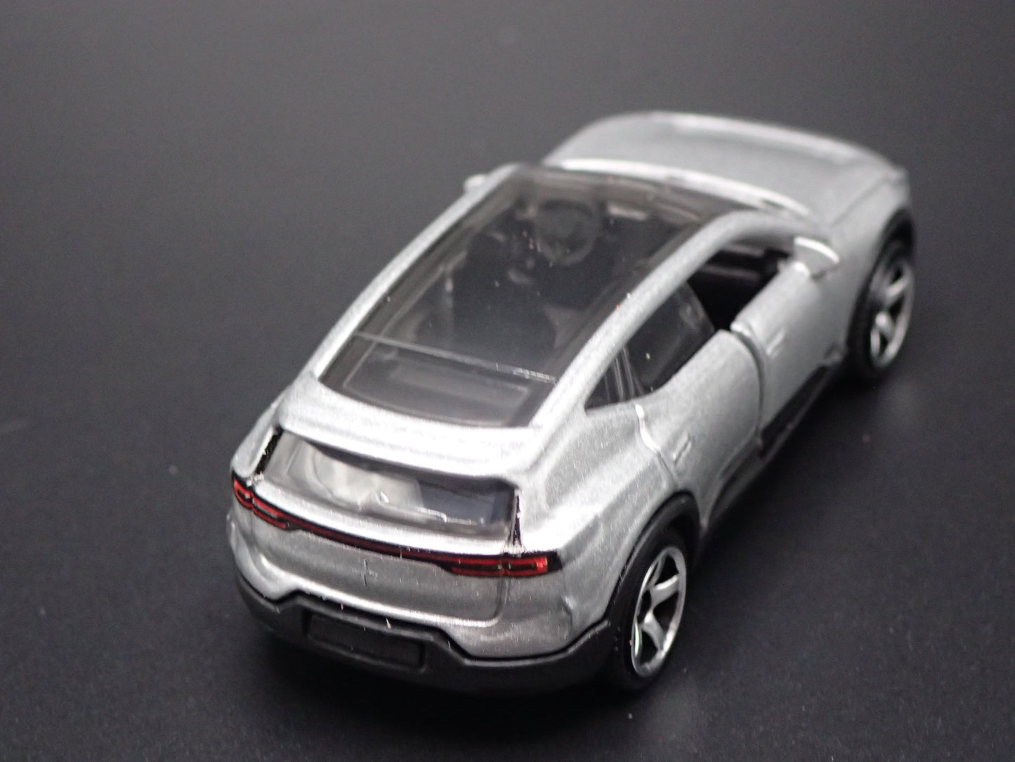 2024-2025 POLESTAR 3 SILVER 1/64 SCALE COLLECTIBLE DIORAMA DIECAST MODEL CAR