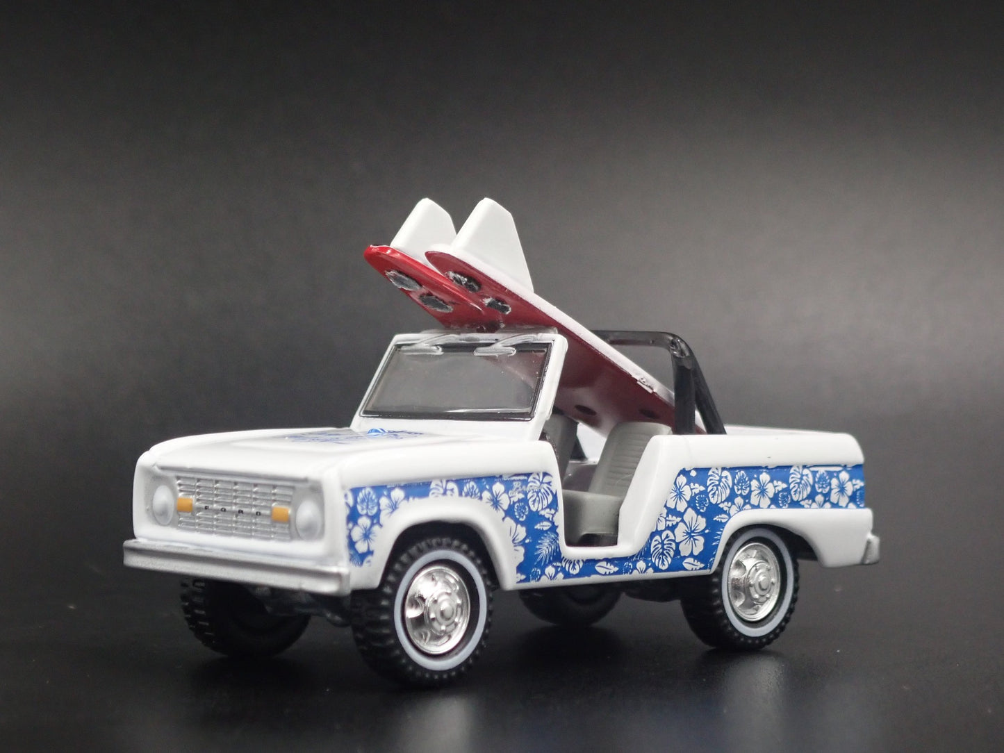 1966 66 FORD BRONCO SURF WHITE 1:64 SCALE COLLECTIBLE DIORAMA DIECAST MODEL CAR