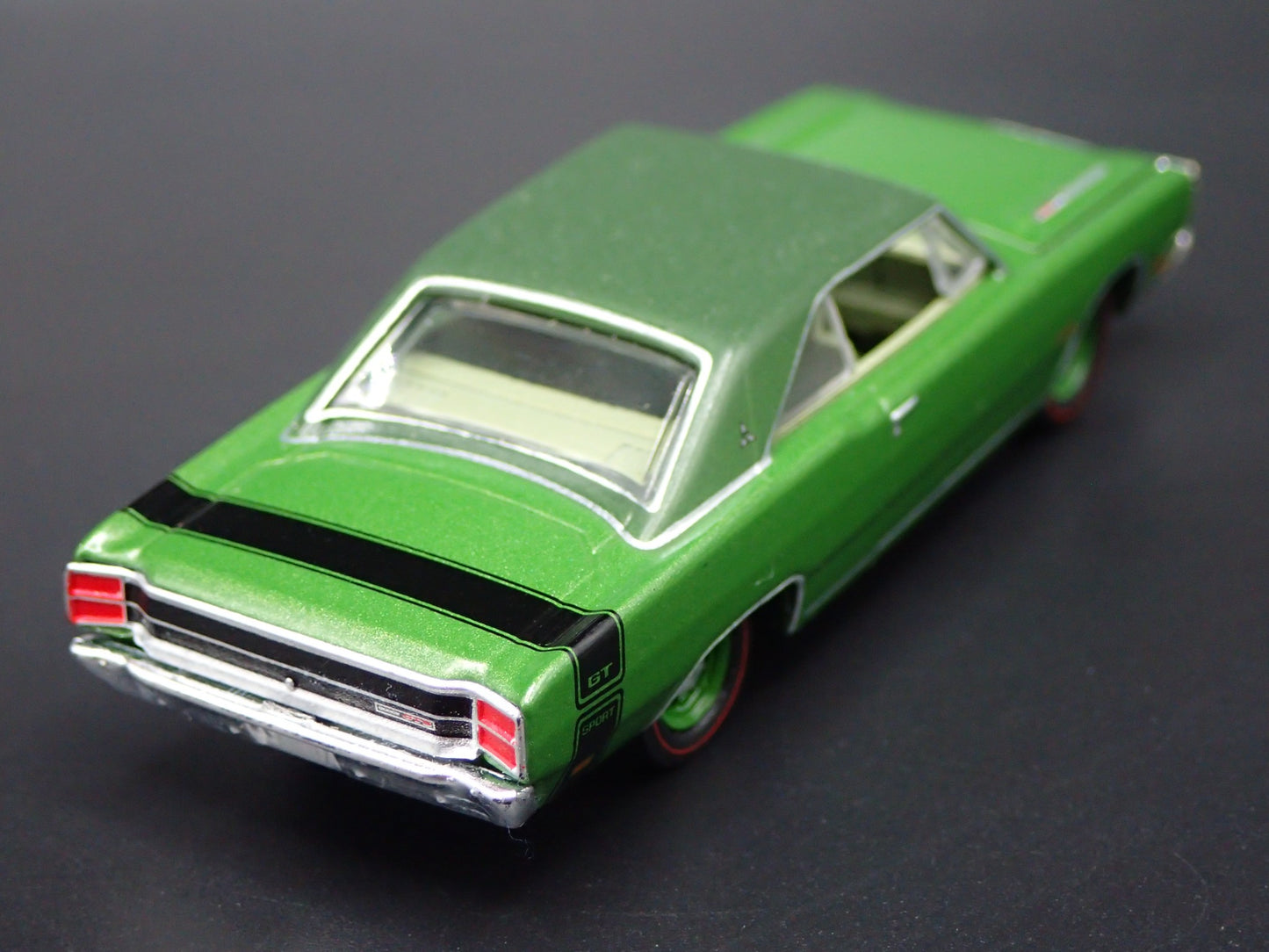 1969 69 DODGE DART GTS 383 GRN 1:64 SCALE COLLECTIBLE DIORAMA DIECAST MODEL CAR