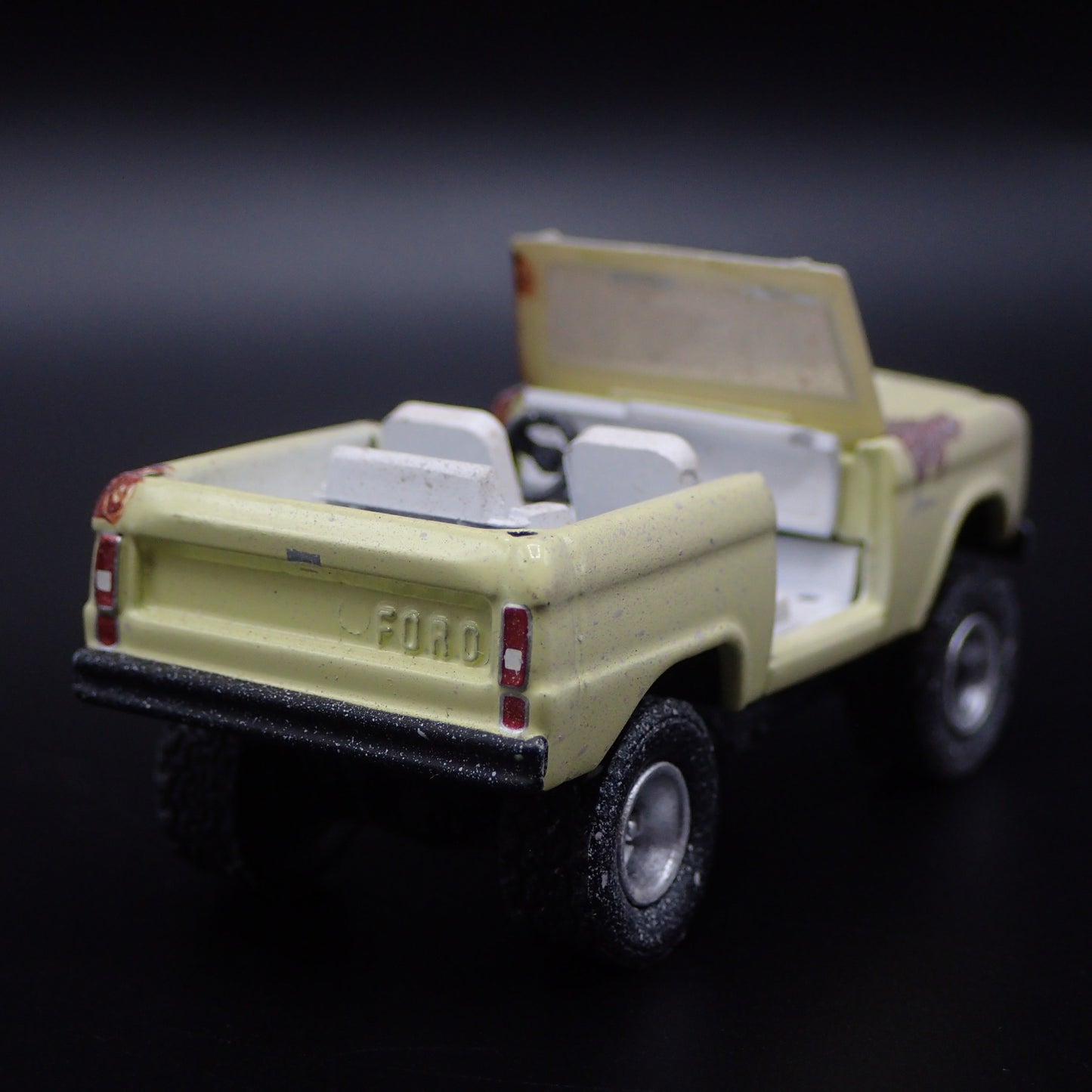 1967 67 FORD BRONCO 4X4 OFF ROAD BARN FIND 1:64 SCALE DIORAMA DIECAST MODEL CAR