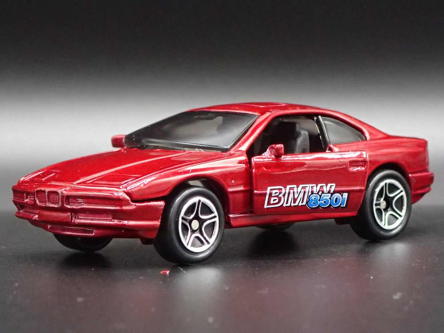 1990-1999 BMW 850i RED 1:64 SCALE LIMITED COLLECTIBLE DIORAMA DIECAST MODEL CAR