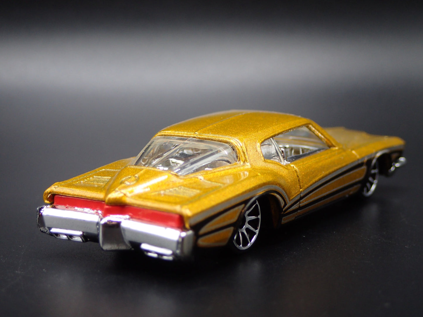 1971 71 BUICK RIVIERA GOLD RARE 1:64 SCALE COLLECTIBLE DIORAMA DIECAST MODEL CAR